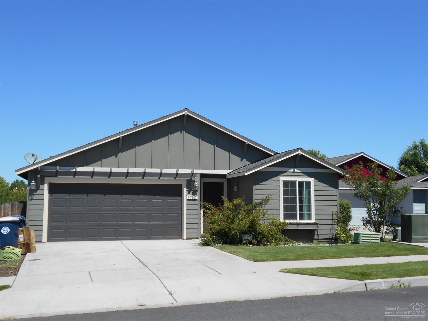 Excellent central location, only a short distance to schools, parks, and the swimming pool. A very comfortable layout with forced air heat, gas fireplace large deck and big open back yard.