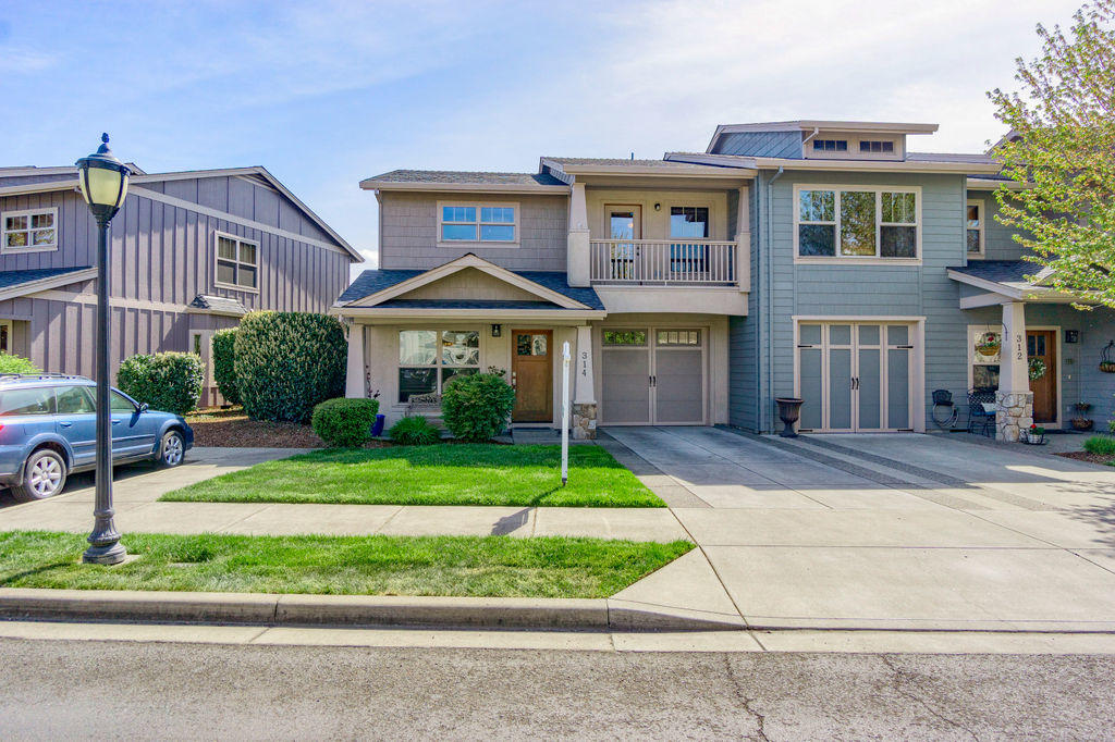 Alderwood Townhomes - Residential
