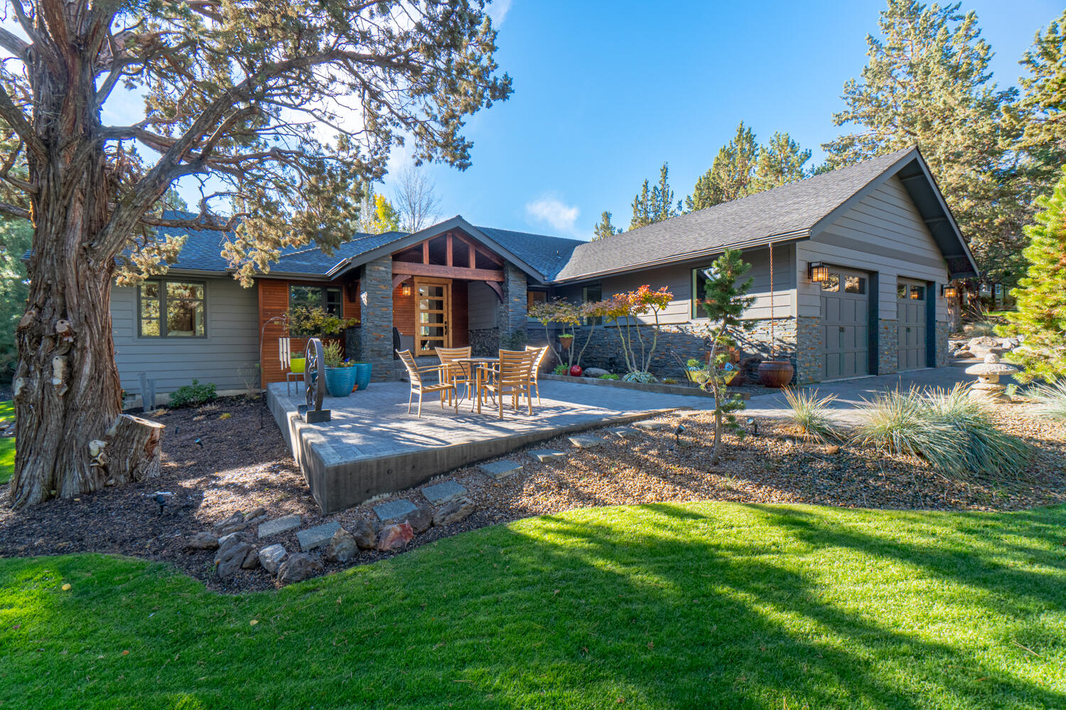 Located in the original gated community of Eagle Crest Resort on a private cul-de-sac, this stunning single-level custom home has been thoughtfully remodeled and updated with timeless finishes throughout.  The open-concept floor plan features vaulted ceilings, hand-troweled walls, hardwood floors, 8 ft wood doors, custom built-in features, updated bathrooms, a gas fireplace, and a new HVAC system. The chef's kitchen boasts slab granite countertops, a gas range and hood, and a dry bar. The spacious primary suite has a walk-in closet with built-ins, a double sink vanity with slab quartz, a walk-in shower, and 8 ft custom-made mirrored barn doors. Two additional guest rooms, a full bath with a walk-in shower, a half bath, an office/tv room, and a large utility room complete this outstanding floor plan. Enjoy the lush landscape and peaceful setting from the lovely paver courtyard in the front or the expansive paver patio in the back.