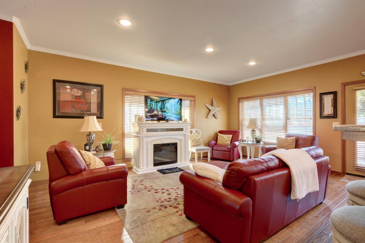 Alderwood Townhomes - Residential