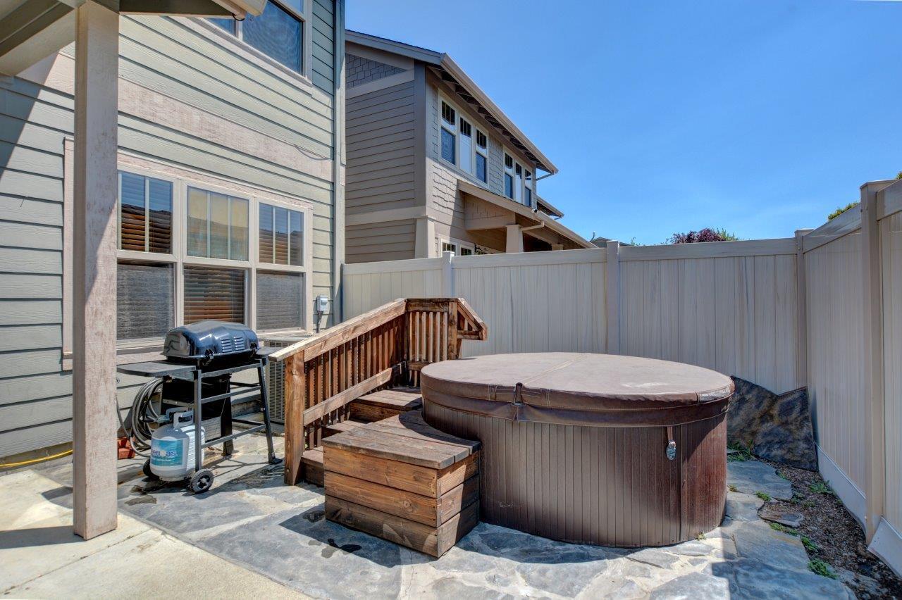 Alderwood Townhomes - Residential