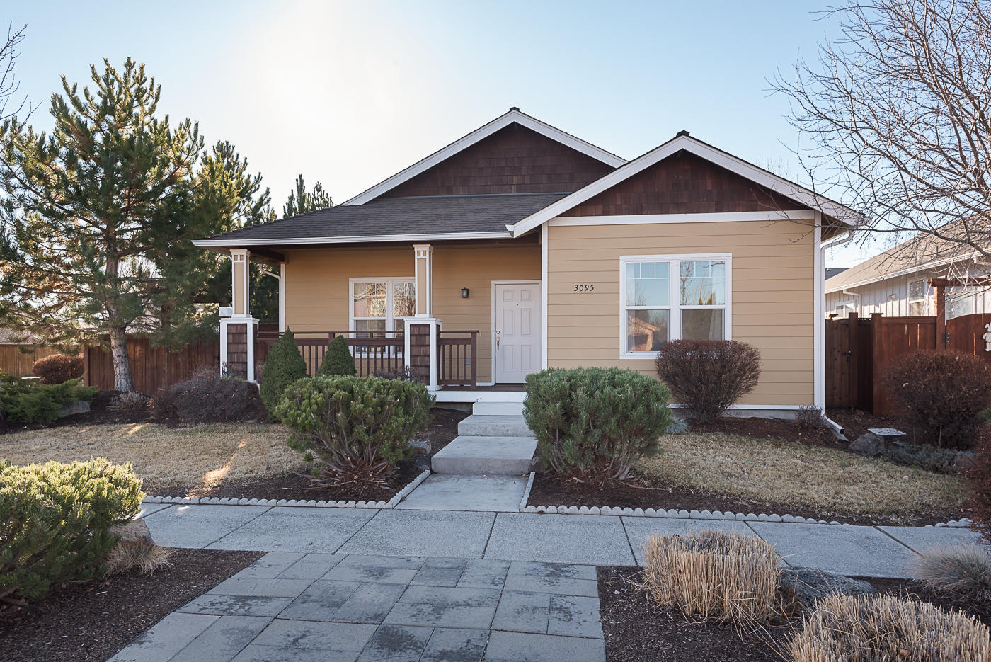 Terrific floor plan on corner lot. This home is the one you have been waiting for! Single-level living with all bedrooms and baths on main-floor with a large bonus room up. This light and bright home features a great room with gas fireplace, and open kitchen, and dining area. Nicely landscaped, fenced yard with patio for outdoor entertaining. Includes A/C, refrigerator and washer and dryer. Near cute pocket park and less than a mile to Mt. View High School.