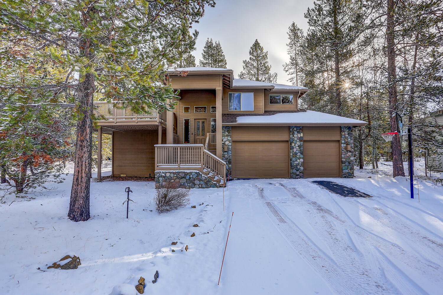 Come see this beautiful and spacious 4 bed 3 ½ bath Sunriver vacation rental home in a great location.  You will love this well-appointed turnkey - fully furnished home that sleeps 10.   The home features 3 master suites, open main floor, hardwood floors, Gas FP, Floor to ceiling windows, large French doors, wrap-around deck, 10 ft ceilings, Stainless steel appliances, granite countertops, A/C, Private Hot Tub, 3 car garage & Spacious asphalt parking on a .28 acre lot backing common area.  Updates include: New 50 year roof-2017, New Furnace approx. 2013, New hot tub 2019, New blinds approx. 2017 and a Kitchen cabinet reface 2022.   Located in a great location – Walk to Fort Rock Park/Grocery store, close to Shops, Restaurants, Sharc & Bike/Walking trails.  Enjoy all the Sunriver amenities: Walking/biking path, tennis, golf, kayaking, owner access to the boat marina, shopping and dining. Plus, only 20 minutes to Mt Bachelor & several lakes. Call today to schedule your private showing.