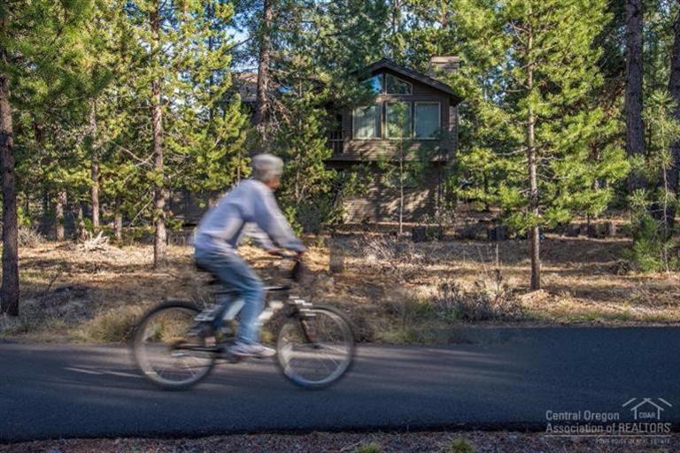 Updated home on a large Sunriver lot backing to the bike path. Perfect vacation home or full time residence. This split level home has 1 bedroom up and 2 down, granite countertops, hardwood flooring, sunroom, pellet stove, private deck area and a 2 car garage. Situated at the end of a cul-de-sac for privacy yet close to the Village, SHARC and everything that Sunriver community has to offer.