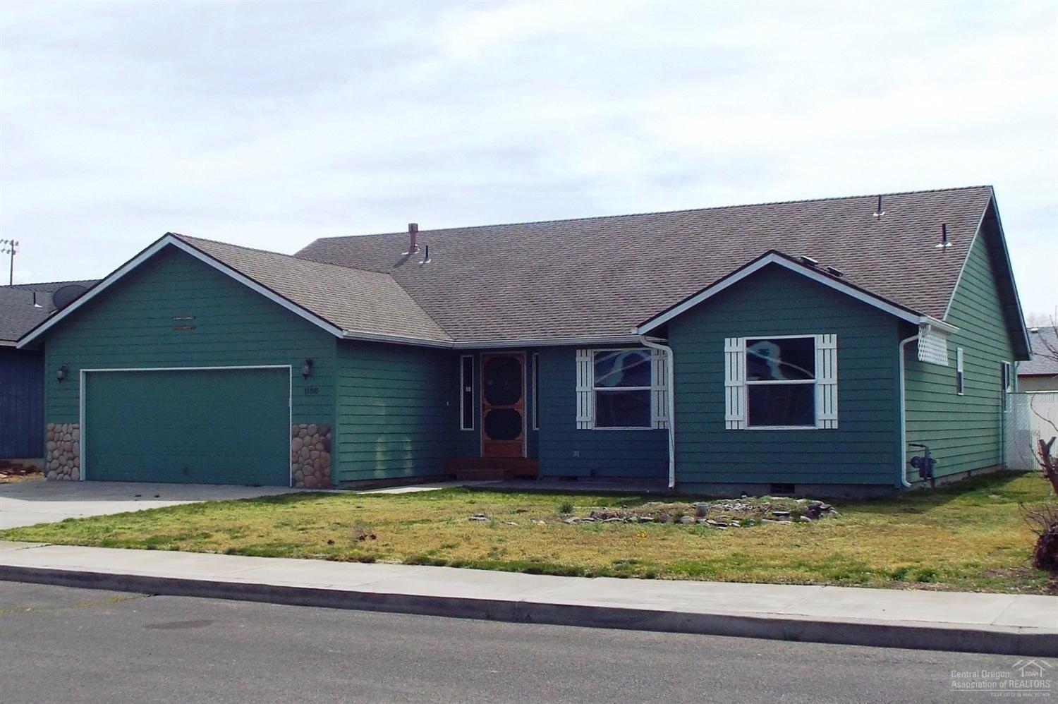 Single-level-stone-trimmed situated on level fenced lot, lovely area. Welcoming front patio & gracious entry for guests. Large great-room style vaulted living-kitchen-dining area. Kitchen boasts breakfast bar, pantry, access to back deck for BBQ. Nice separation of bedrooms, master suite features large walk-in closet, adjacent built-in office area. Sunny southern family room (or 4th bdrm) w/French doors has been added. Over-sized garage via separate utility room includes shop area w/sink & man door.