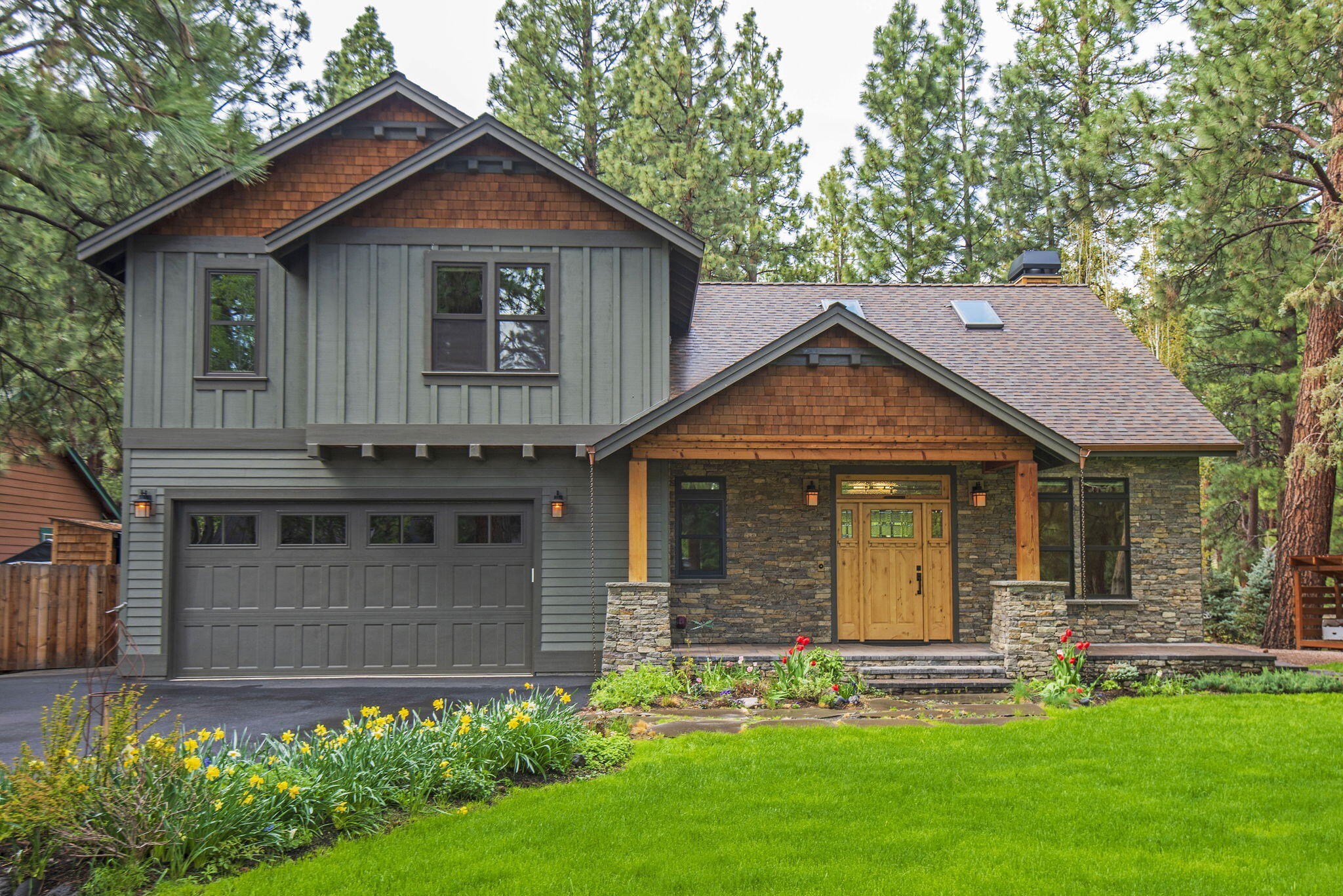 Beautiful custom built home on the creek. This home has been thoughtfully designed with finishes you will appreciate. Gorgeous hickory cabinets and Oak floors. Relaxing spa like features in the primary suite on main level with built in dry sauna and jetted spa tub that keeps your bathwater heated for that long relaxing soak to melt your cares away. Enjoy all the benefits of living in town, but with the space and privacy you have been searching for. You won't want to miss seeing this one!