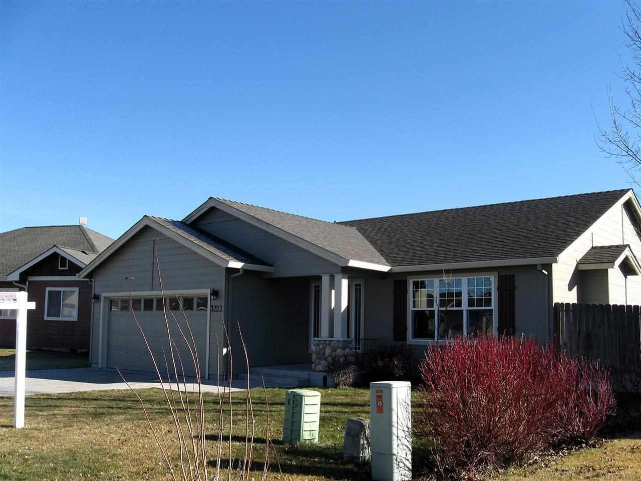 Owner Being Transferred. This Home Is In Excellent Condition. Exterior Of Home And Most Of Interior Has Recently Been Repainted. You Will Be Amazed When You See The Size Of The Rear Yard. The Master Bedroom Is Spacious Which Gives You The Ability To Have Choices In Arranging Your Furniture.
