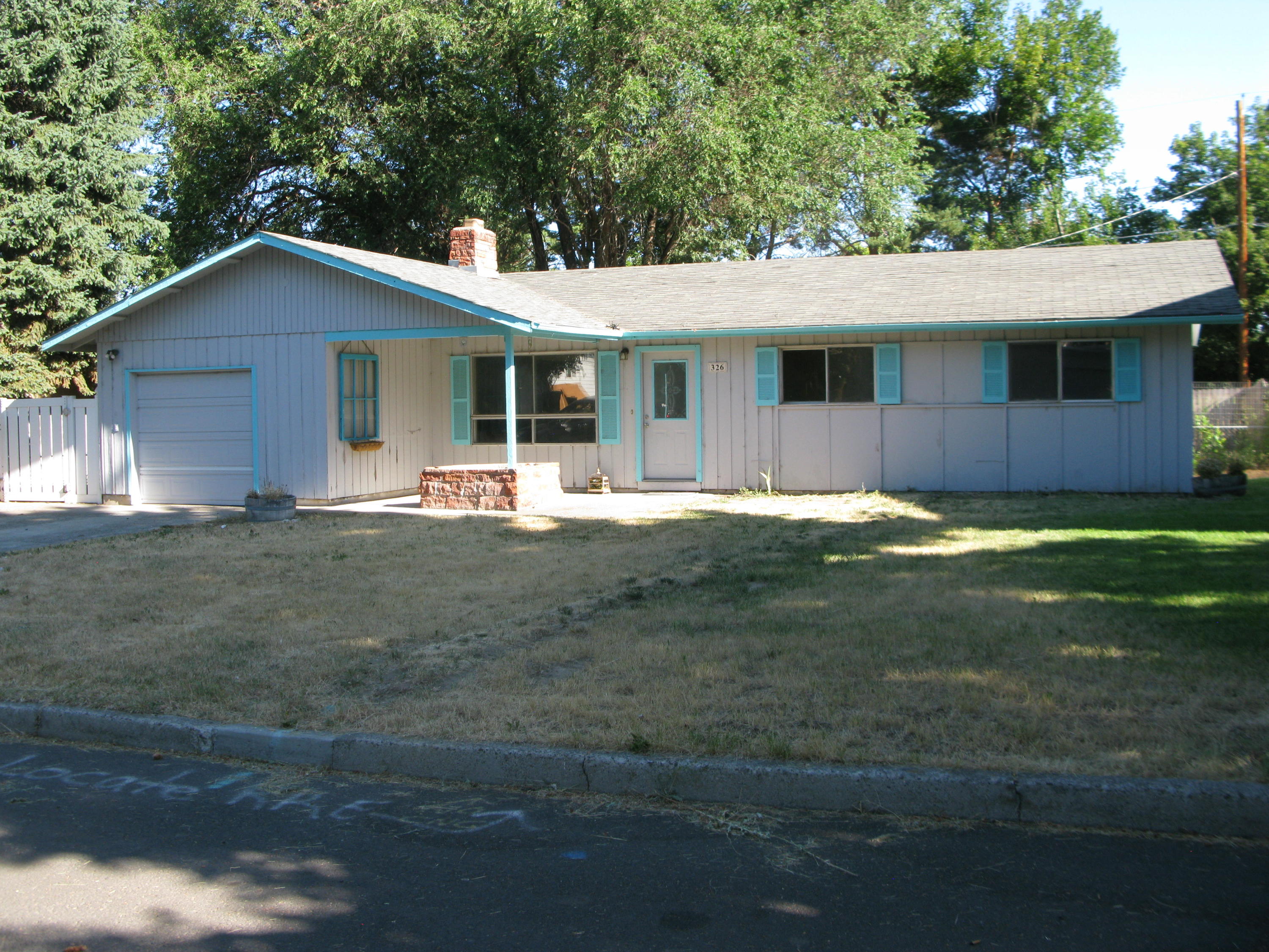 Huge Lot with a 3 bedroom 2 bath home!!!
Old growth trees, established neighborhood! 
Home has real hardwood, large covered patio, big fenced backyard!
Irrigation and ready fro a new owner!!!!!