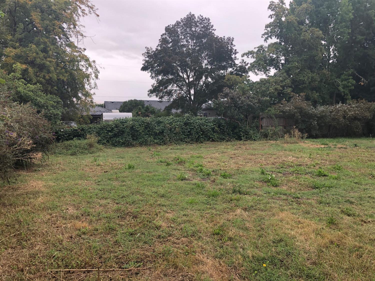 Great Talent Building Lot on a Quiet Lane at the edge of town. Newly partitioned lot is level with CIty utilities to the lot line, easy access on short paved drive. TID rights, mature trees, small storage building on the lot. City says it will accommodate an Accessory Dwelling for extra income or extended family living. Nice spot for a home, spec build, or two-family setup. Adjacent lot also for sale. Not many building lots are available in Talent, this one's ready to go!