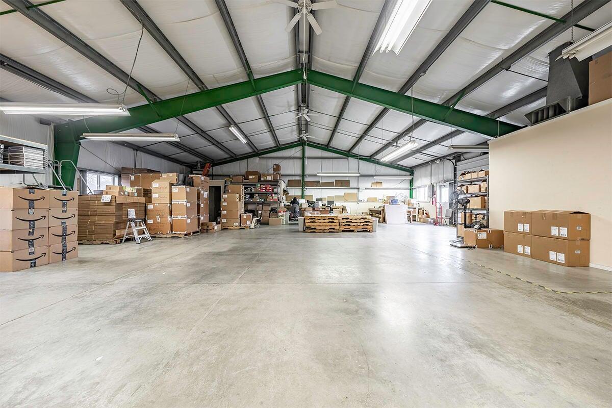 Hard to find 3900 sqft warehouse with office / retail space in Ashland! Building includes large half acre lot with amble parking, loading dock and retail / storefront entrance. Building is clean and well maintained and would work for numerous existing or startup businesses. Includes two ada compliant bathrooms, kitchen / break room and private office. Large open space for light manufacturing or distribution. A rare opportunity to lease a hard to find commercial building in Ashland - and no NNN fees! All prospective tenants to check with city of Ashland for allowed uses.