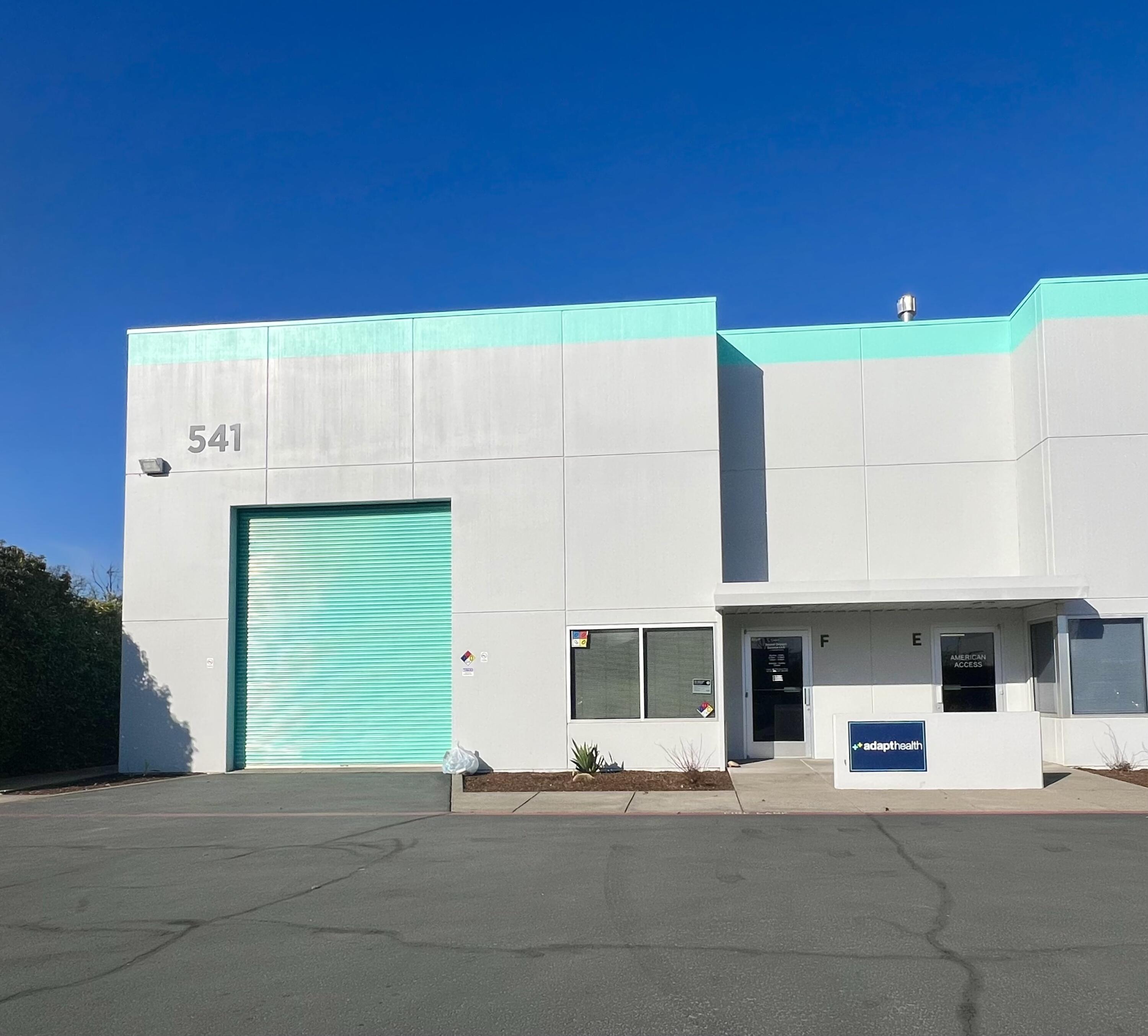 First class flex warehouse/ office space in premium location. Close to I-5 and Jackson County Airport. Approx. 1,200 sf office space / 2,000 sf warehouse. 3 phase power. Common parking for complex, no yard space. CAM charges estimated to be 
$0.30 sf.