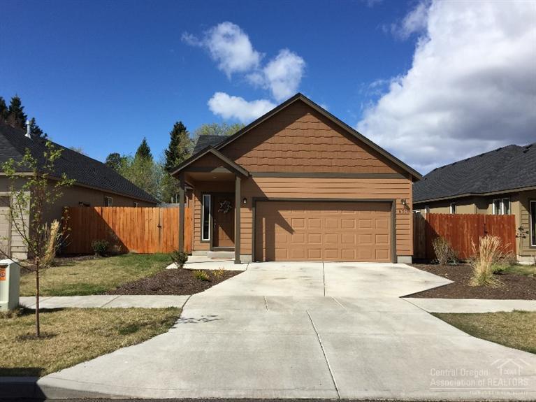 This lovely 1313 SF single level home backs up to Land Systems Nursery, adding an element of privacy. The open floor plan features 9 foot ceilings and includes a nice master suite with walk in closet and double vanities. A generous sized kitchen boasts plenty of cabinet and counter top space for food preparation and includes all appliances. This neighborhood is close to hospital, shopping, dining, schools and park. Don't delay, call for an appointment today!