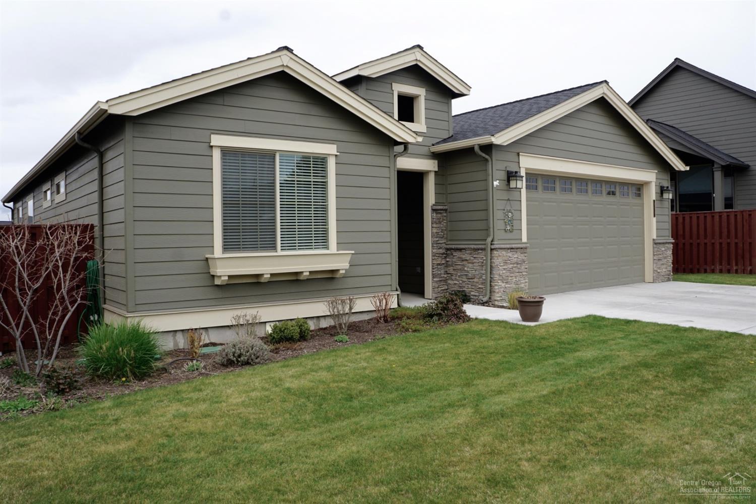 Beautiful Ochoco Pointe home with vaulted ceilings and an open floor plan, great room with gas fireplace and laminated flooring. Kitchen gorgeous knotty pine cabinets, slab quarts counter tops, stainless steel appliances with a gas range. Large master bedroom with coved ceilings and master bath with double vanity, soaking tub and walk-in shower and walk-in closet. Community features a nice park, private pool and basketball court.