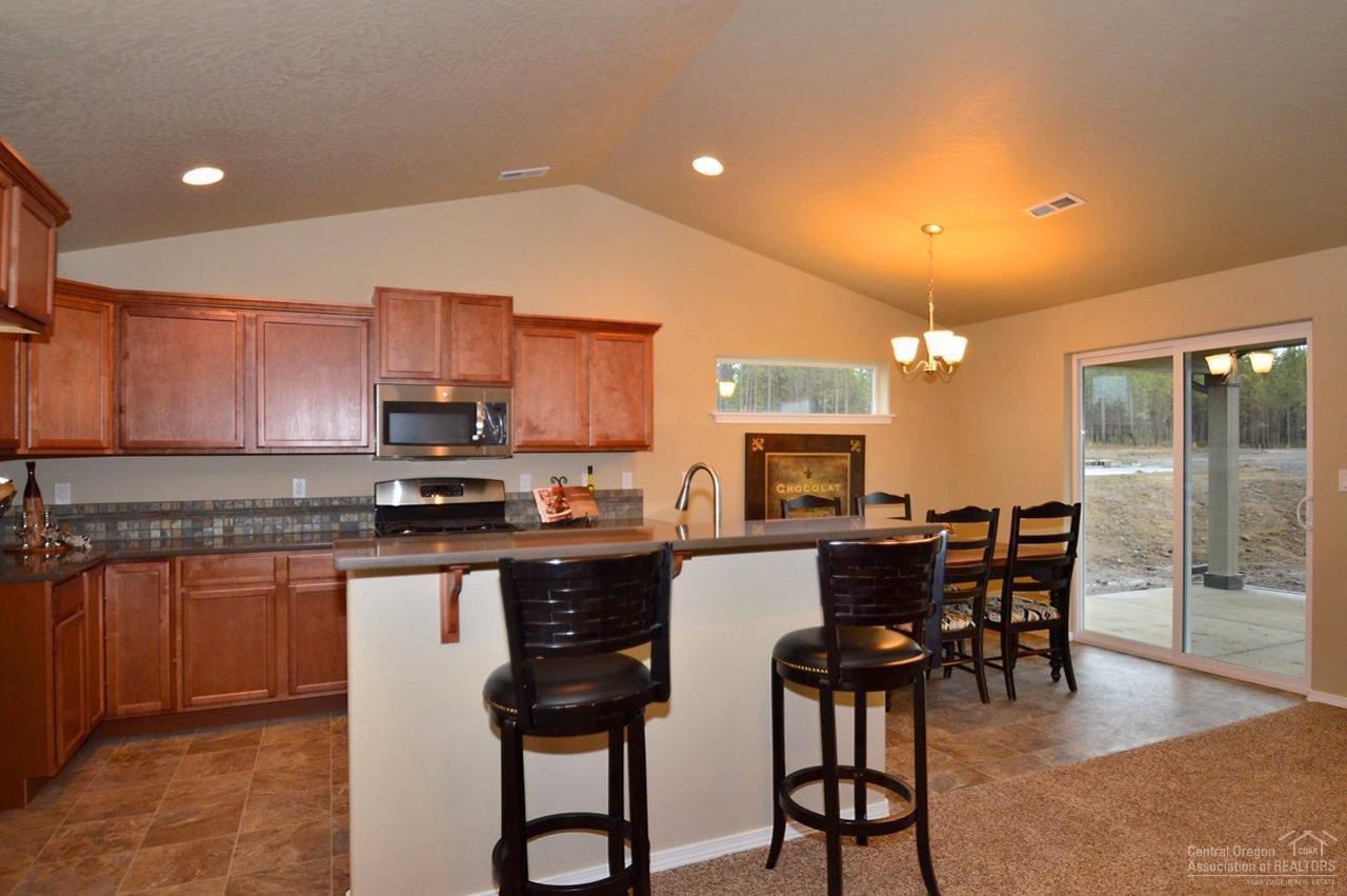 The 1408 square foot Edgewood is a mid-sized home catering to those who value both comfort and efficiency in a single level home. An award-winning designed kitchen, featuring a breakfast bar and ample counter space, overlooks both the spacious living and dining rooms. The separate master suite affords you privacy and features two large closets in addition to a dual vanity ensuite. The two sizeable bedroomsone of which may be used as an optional denshare a full bathroom and complete this design-smart home.
