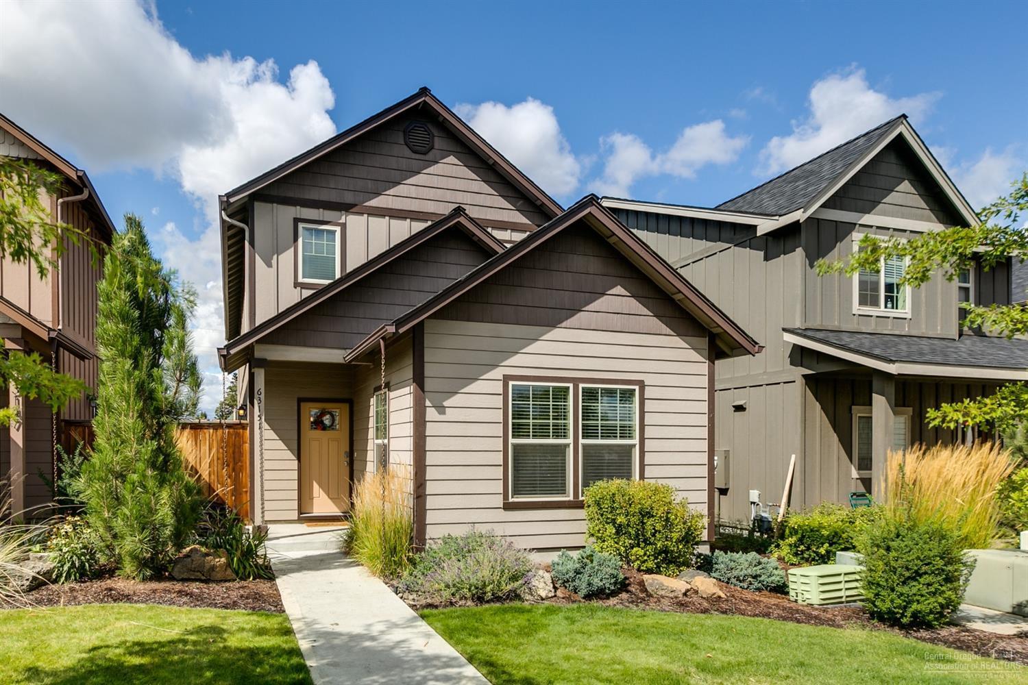 Convenient NE Bend location &amp; a gorgeous open living floor plan w/incredibly spacious kitchen &amp; dining area! Quartz counter tops, beautiful laminant floors &amp; SS appliances in the kitchen - a cooks dream! Enjoy the view of the community park from the comfort of your living room. A fantastic spot for family entertainment extending from inside, out to the patio &amp; beyond into the park. Great separation w/ the second story bedrooms. Large master suite w/ space for a King bedset, oversized bathroom w/ dual sinks, vanities &amp; a walk in closet. Don't miss the Cascade mountain views from the upstairs! Fenced side yard for privacy &amp; many upgrades including quartz counter tops in bathrooms, Bamboo flooring, crown molding &amp; air conditioning. Efficient natural gas forced air heat, alley access double car garage &amp; additional parking. Quick access to amenities, the parkway &amp; just 20 minutes from the Redmond airport. Don't miss this wonderful home!<br>
