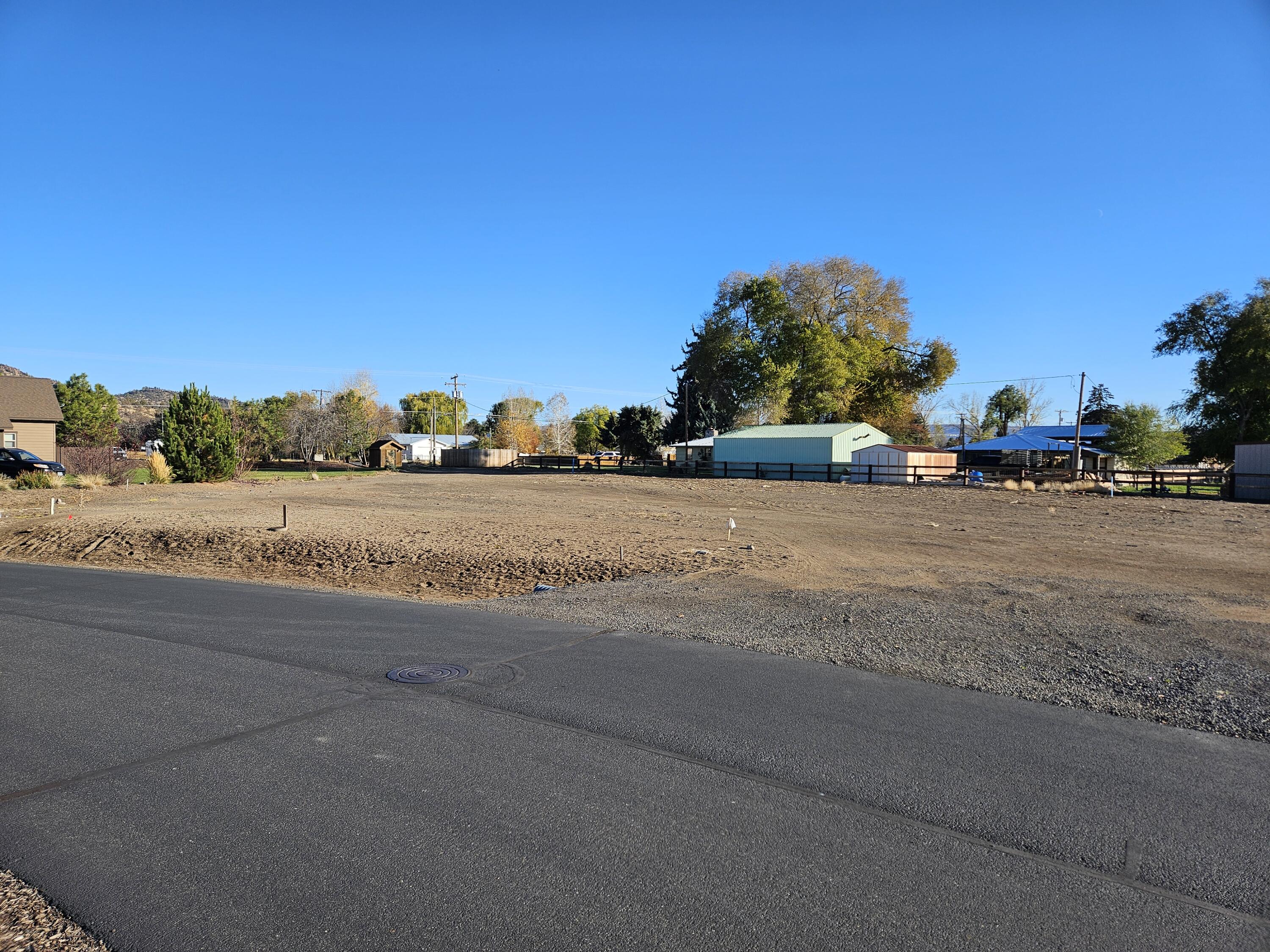 Saddle Ridge - Land