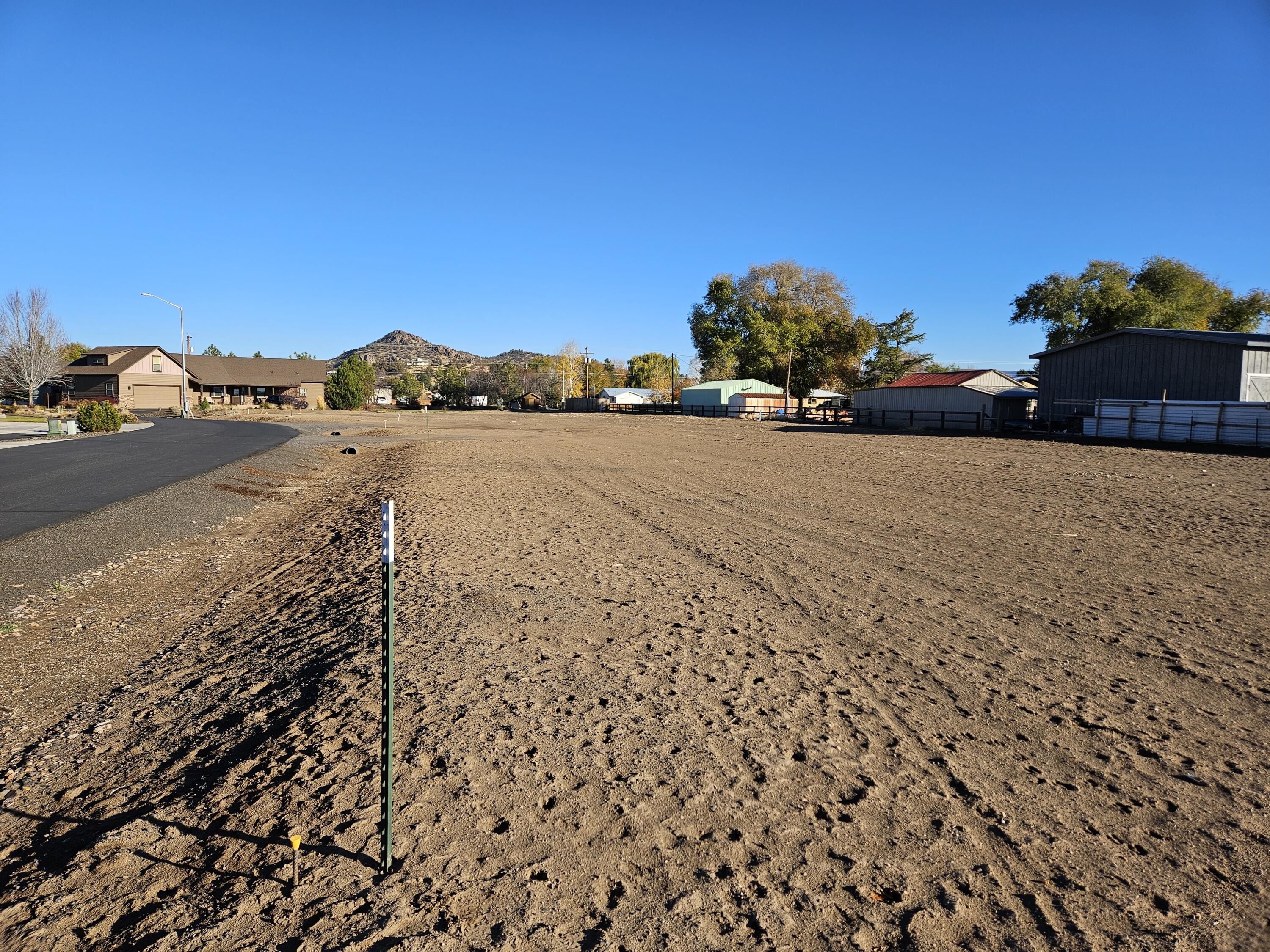 Saddle Ridge - Land