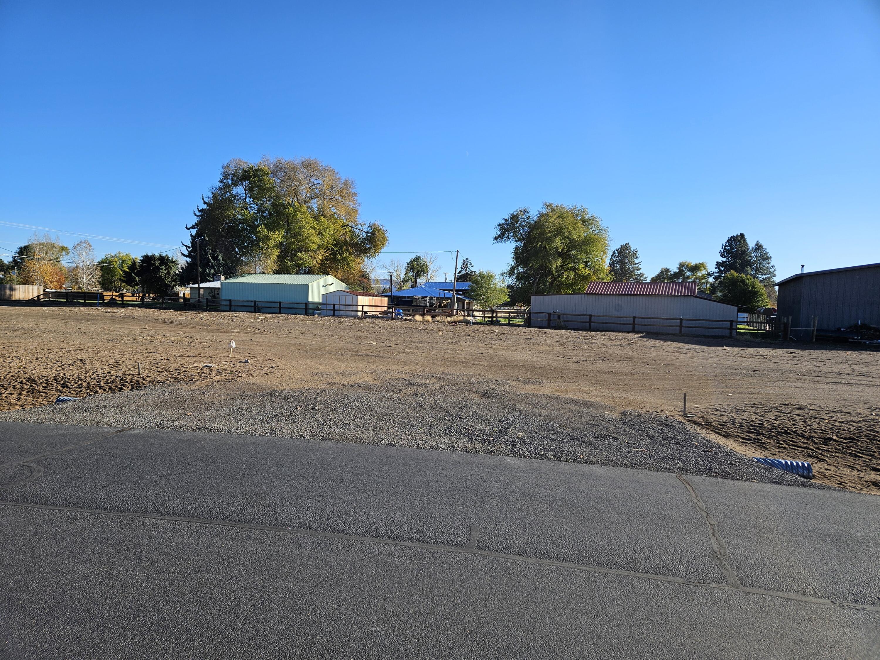 Saddle Ridge - Land