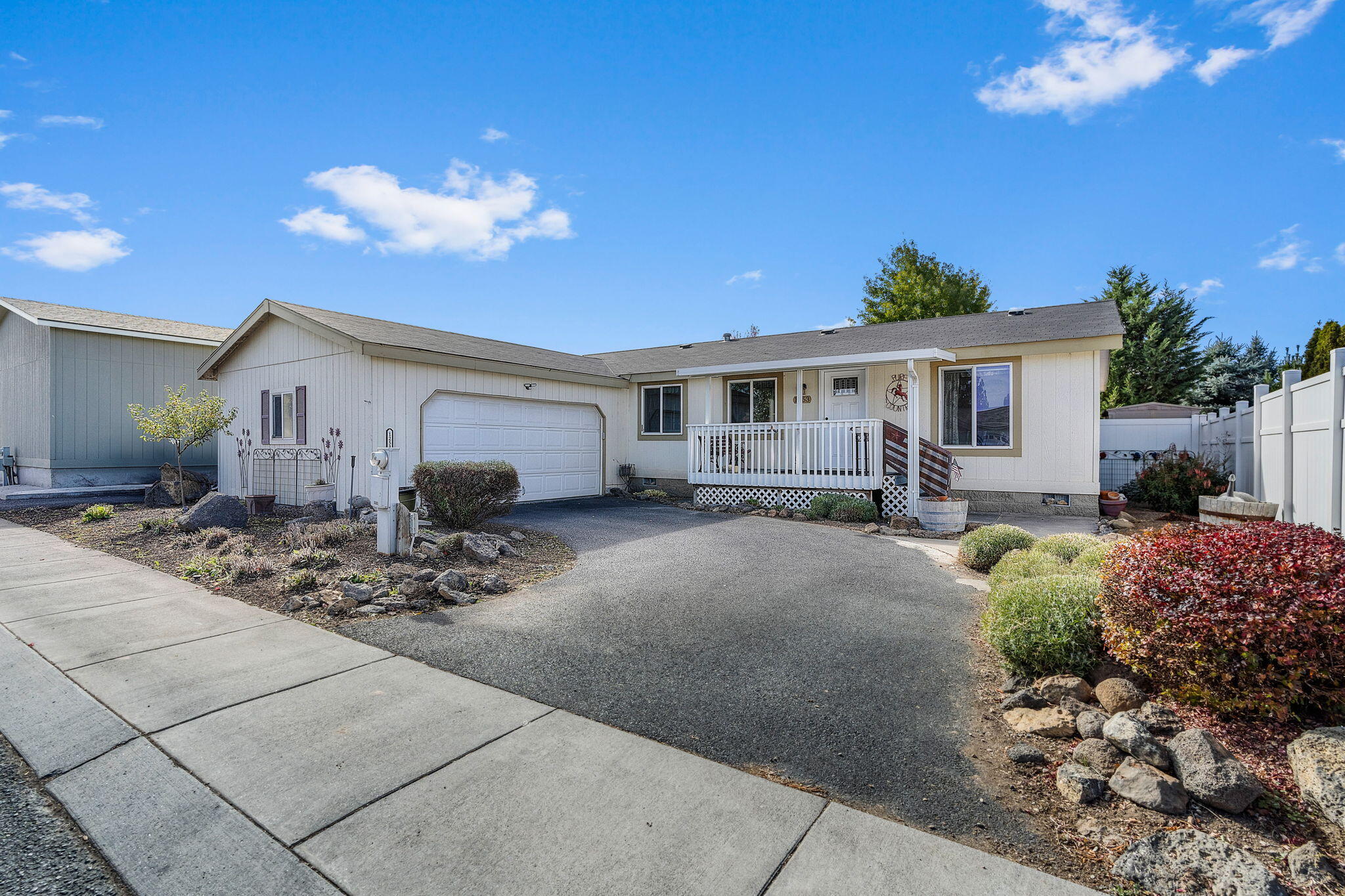 Located in Aspen Creek! This 1999 manufactured home features 3 bedrooms & 2 full bathrooms on a .12-acre lot, with 1,401 sq ft of living space. Upon entering, you'll find an open floor plan highlighted by a spacious kitchen with an island, stainless steel appliances, a new dishwasher 2024, and a pantry. The kitchen & utility room boast new laminate flooring. Included in the sale are the washer, dryer, refrigerator, & freezer located in the garage, along with extra laminate flooring. The HVAC system was updated in 2017 for your comfort. The property offers both a covered front & back patio, a nice driveway, & an additional parking space behind the oversized finished garage. Don't wait—call your agent today to schedule a viewing!