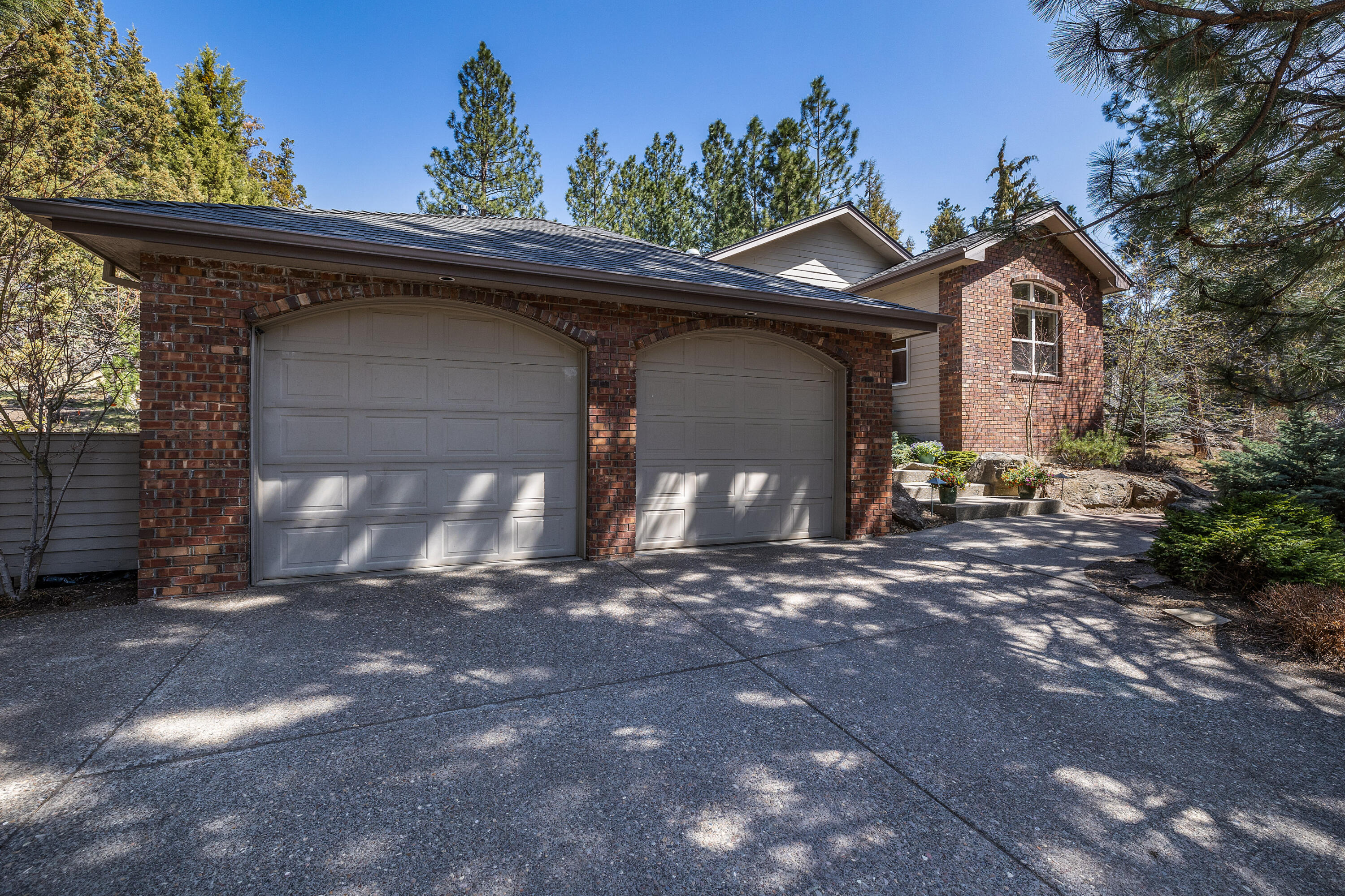 Serenity awaits under the pine trees! Thoughtfully positioned on 0.58 secluded acres you will find a single level masterpiece. Natural elevation lets you gaze through the treetops & enjoy the high desert landscape. Views & natural lighting are captured in nearly every oversized picture window & from the tranquil living spaces both front and back of the home. Adjacent to the 3rdteebox yet tucked back for privacy outdoor space has dedicated hot tub area & dramatic water feature!  The expansive floorplan lives large & maximizes its sq. footage while demonstrating impressive quality. Centered on a chef's kitchen with granite counters & beautiful cabinetry you will delight having a dedicated office, bonus loft, trendy tile work throughout, soaring wood ceilings and river rock fireplace in the great room. Located in a respected gated community, this home is beautifully maintained for the discerning buyer with quick access to golf, hiking trails and dining.