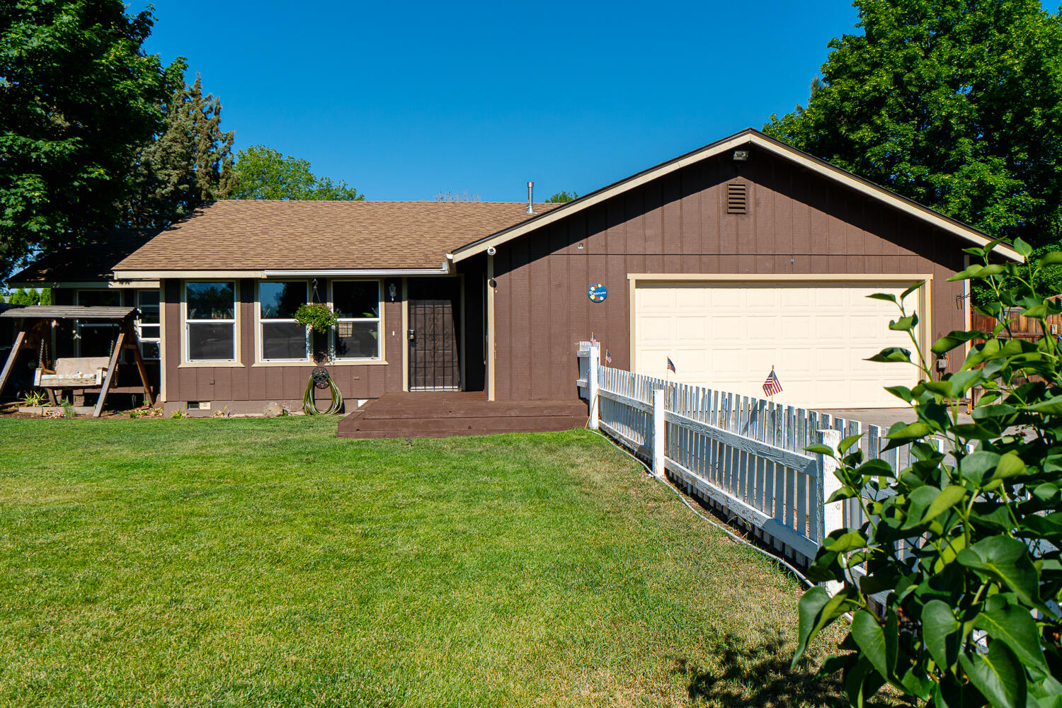 Fantastic single level home situated in NW Redmond's quaint North Rim community by Quince Park. Home features an open & bright great room floorplan w/ new laminate flooring throughout & a cozy corner pellet stove. Brand new kitchen remodel w/ full height tile backsplash that ftrs large central island w/ breakfast bar seating that opens to an additional eating area. Primary bedroom ftrs sliding doors that lead out to the back patio & hot tub area, & primary bath w/ step in shower. Two other bedrooms share a full bath as well. Storage/pantry area off the main living area leading to the double car garage. Room to entertain & play in the huge back yard w/above ground pool & deck, hot tub, in ground fire pit, garden area, storage shed, & dual RV parking! Fully fenced front & back w/ ally access to the backyard plus NO HOA & a short walk down the street to Quince Park.