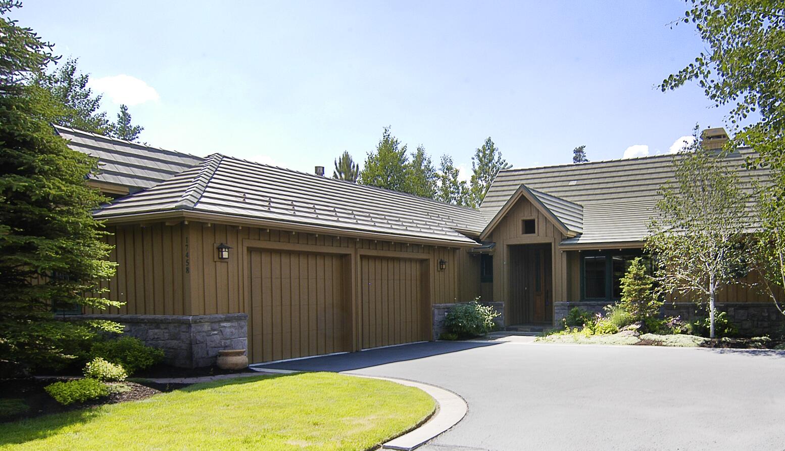 One level Osprey Point free standing condo in Crosswater with no common walls.  Nice condition, backing to large peaceful common area.