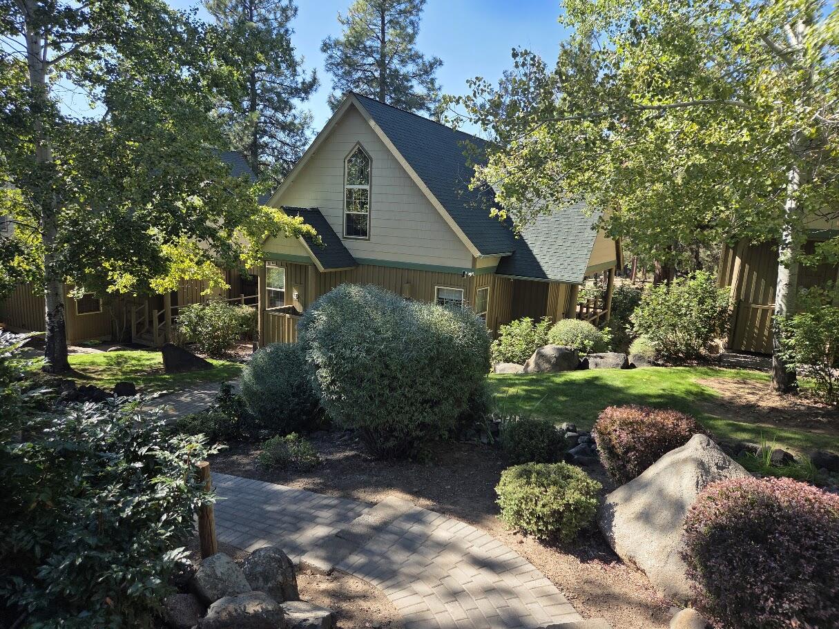 Escape to serenity in this beautiful 3-bedroom, 2-bathroom chalet located in the prestigious Running Y Resort. Offering over 1,200 square feet of living space, this home is a perfect blend of comfort, style, and natural beauty.
Inside, you'll find a spacious, open floor plan with vaulted ceilings, large windows that let in an abundance of natural light, and a cozy gas log fireplace for those cooler nights. The fully-equipped kitchen features a breakfast bar and ample storage, making it a dream for home chefs.
Step outside to enjoy the scenic beauty of the Running Y community. Whether you're relaxing on the private deck or exploring the surrounding trails and outdoor amenities, you'll appreciate the peaceful surroundings and access to recreational opportunities like golf, tennis, and hiking.
Perfect for year-round living or as a vacation getaway, this home is your chance to own a slice of the Running Y Resort lifestyle. Don't miss out on this incredible opportunity!