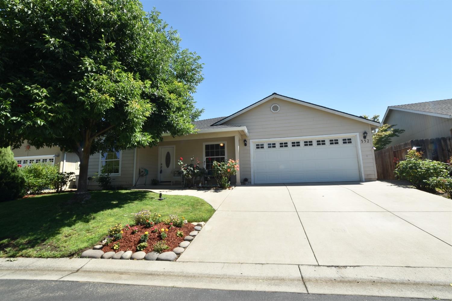 Beautiful Talent, OR Oak Valley age 55+ subdivision! Built in 2005 this 3 bedroom 2 bath 1375 square foot home resides in one of Southern Oregon's finest 55+ sub divisions. Quail Circle resides in a peaceful Culdesac with no thru traffic and very easy to keep. A short drive to I-5 and just minutes to Ashland. An open living room floor plan for entertaining and master bedroom includes a walk in closet. Back yard has a great view with east and open access to a walking trail with a pond which keeps local wildlife. Calm and serene! Come tour this great home today!