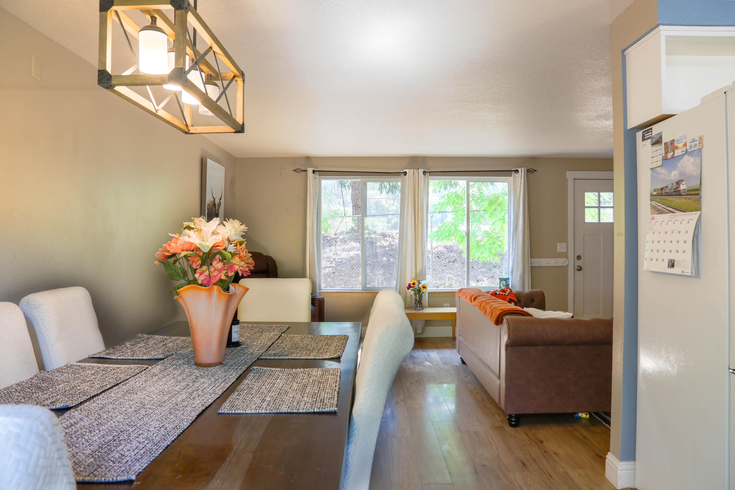 Glendale, Tow NOf Julia - Residential