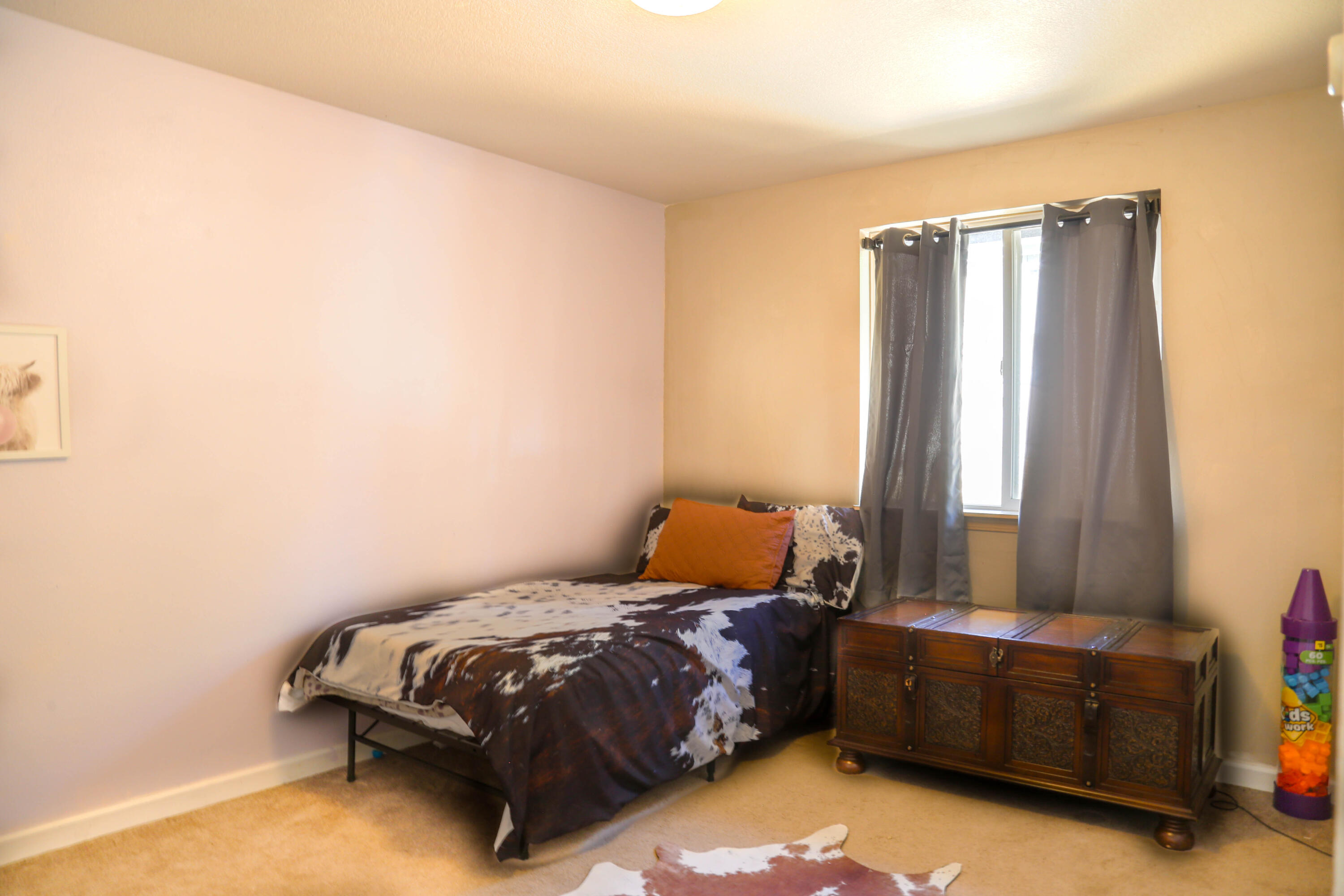 Glendale, Tow NOf Julia - Residential