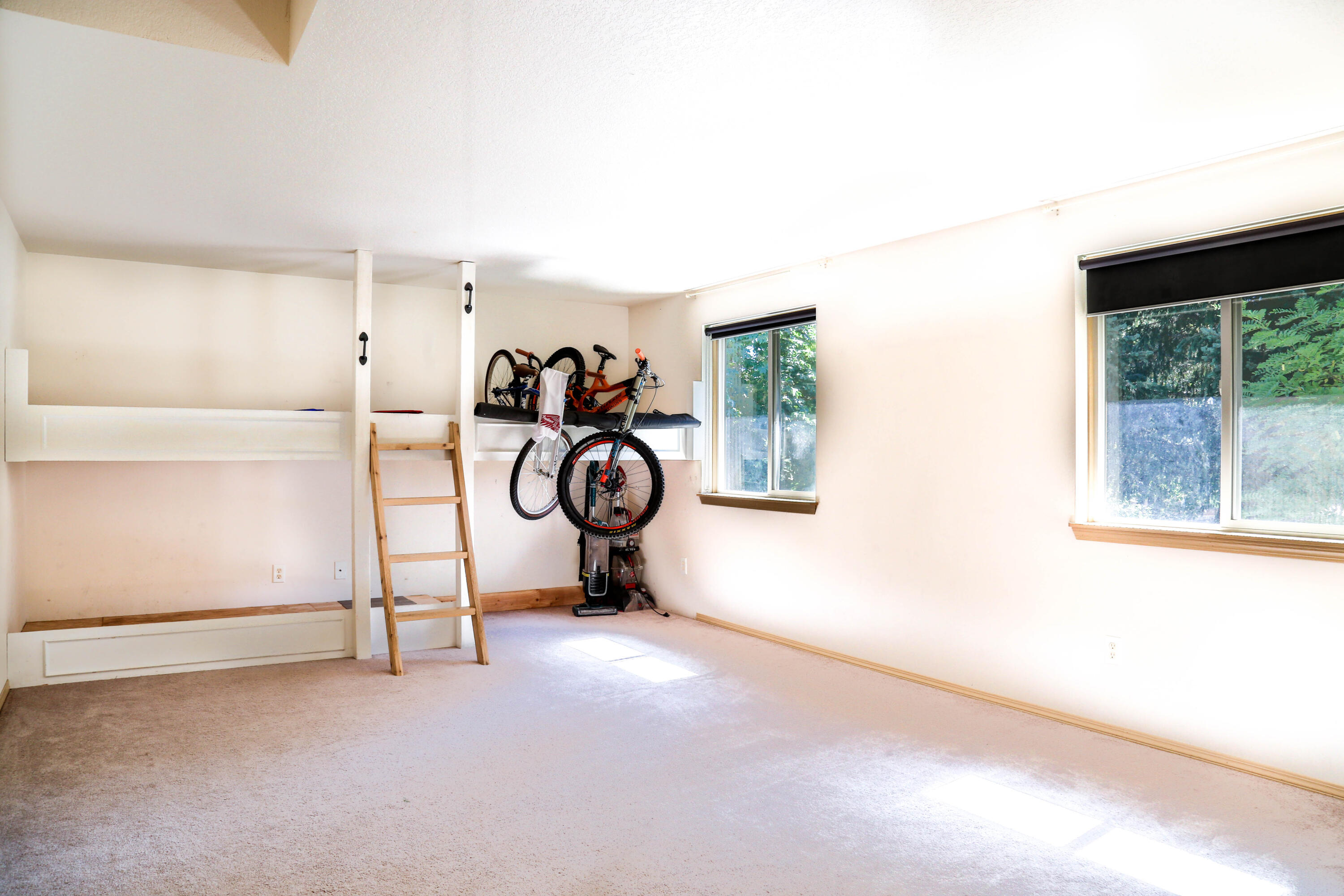 Glendale, Tow NOf Julia - Residential