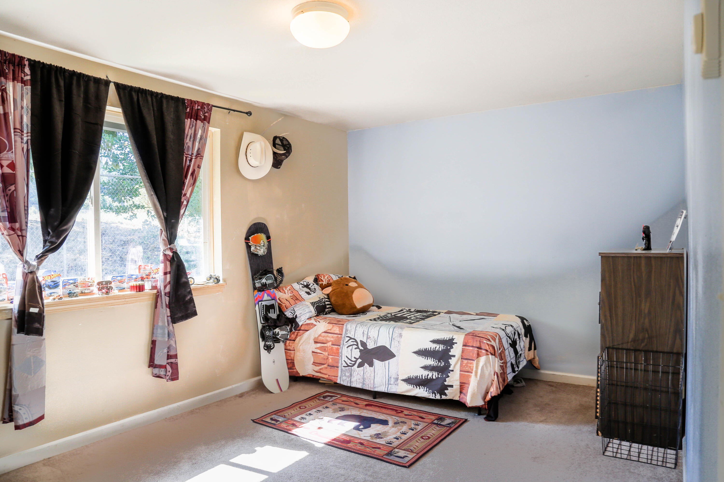 Glendale, Tow NOf Julia - Residential