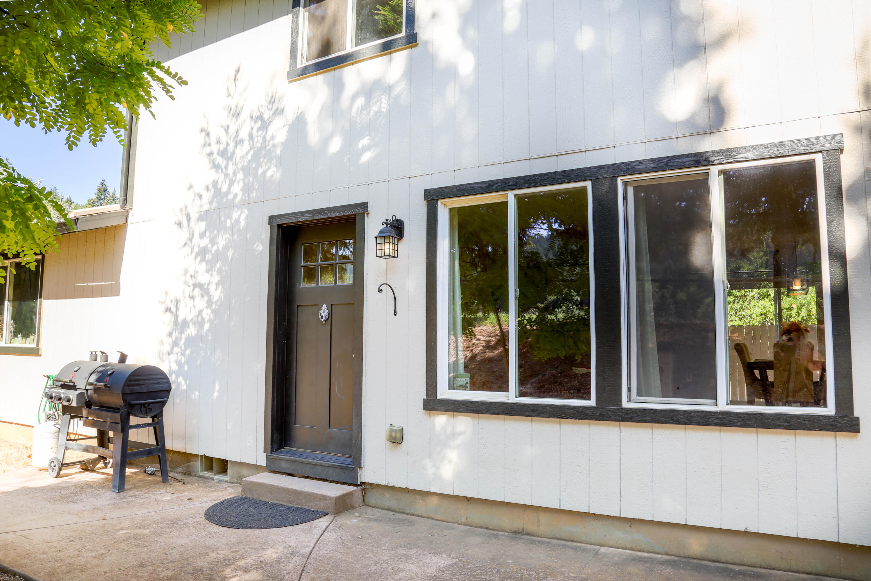 Glendale, Tow NOf Julia - Residential