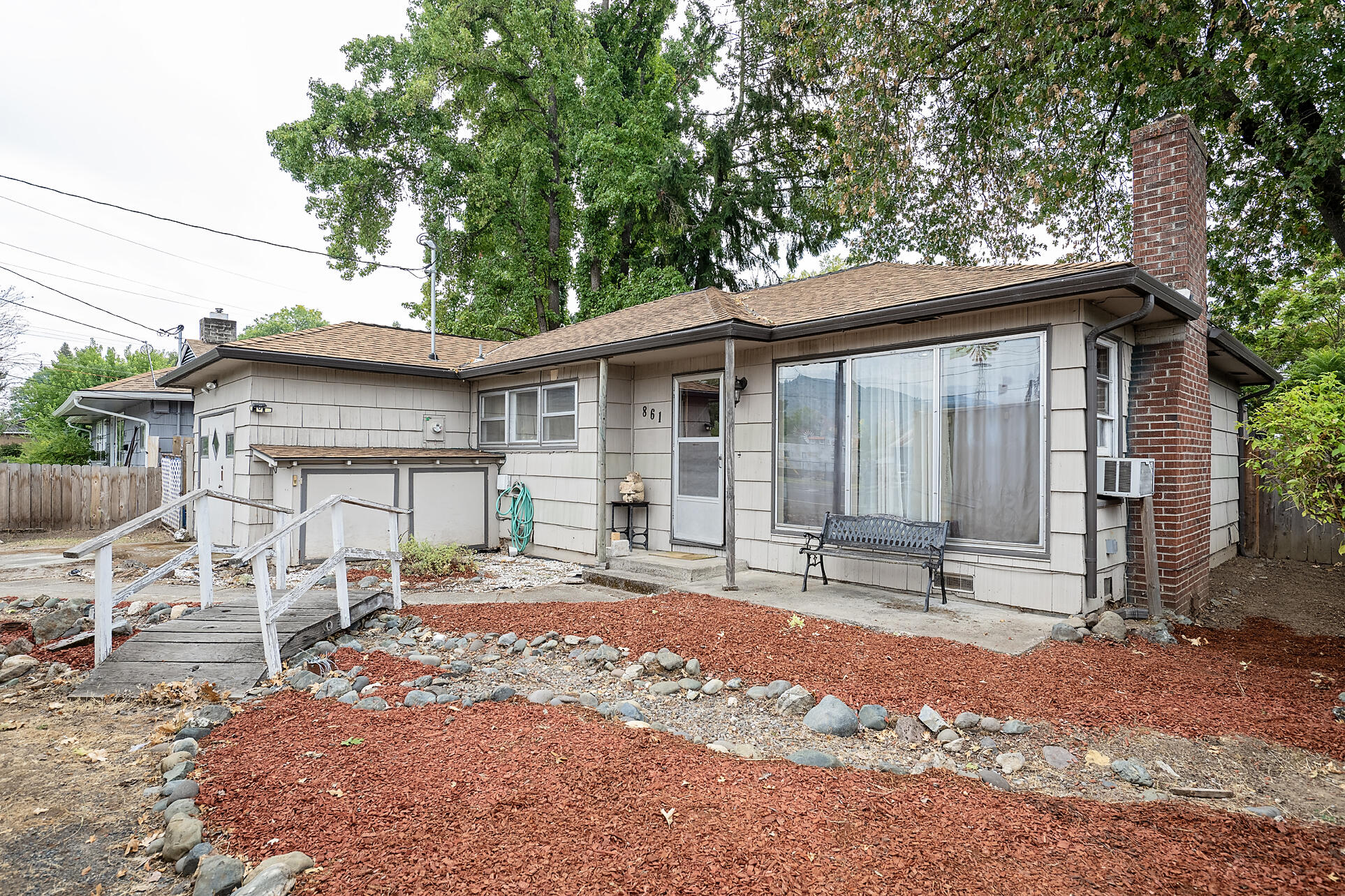 Cute as a button home, perfect for first time home buyer or investor. 3 bedroom, 1 bathroom with a HUGE back yard. This home has a 2 year old roof, fresh interior paint and a converted garage for storage with a loft! Close to the river, shopping and schools.