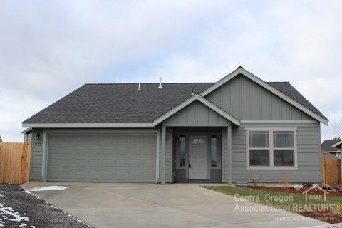 Brand new 1552sf single level, move in ready home,featuring 3 bedrooms, 2 baths, great room w/vaulted ceilings & lots of natural light. The kitchen is spacious & has knotty Alder cabinets, an island w/eating bar and stainless steel appliances. Master suite features a tray ceiling, has a large walk-in closet & dual sinks in the bathroom. Finishes include neutral paint tones, plush carpeting, wood laminate flooring,tile backsplashes & window coverings. Front & rear landscaping with sprinklers & back fencing.