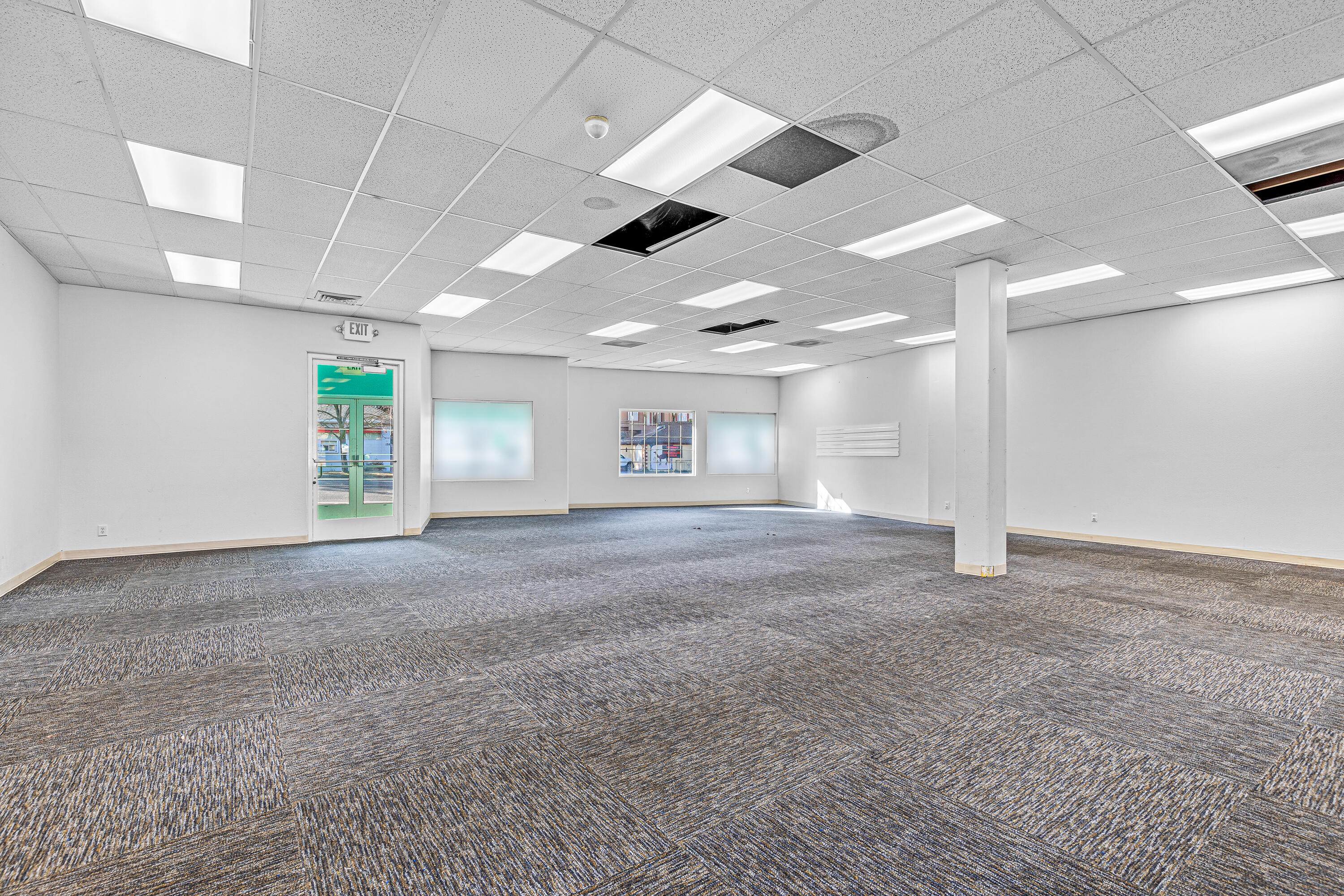 Location, location, location! Seeking the perfect spot to set up shop? If so, this is the one for you! This unit features 2,000 sq ft of useable open space. C-1 zoning allows ample amounts of uses (check with the city of Ashland). Perfect opportunity for anyone looking to start/continue their medical practice or open a restaurant. Parking lot provides ample amounts of parking to you and your guests as well. Triple net lease. Review attached floor plans. Bring us your idea and lets make something happen! Appt only.