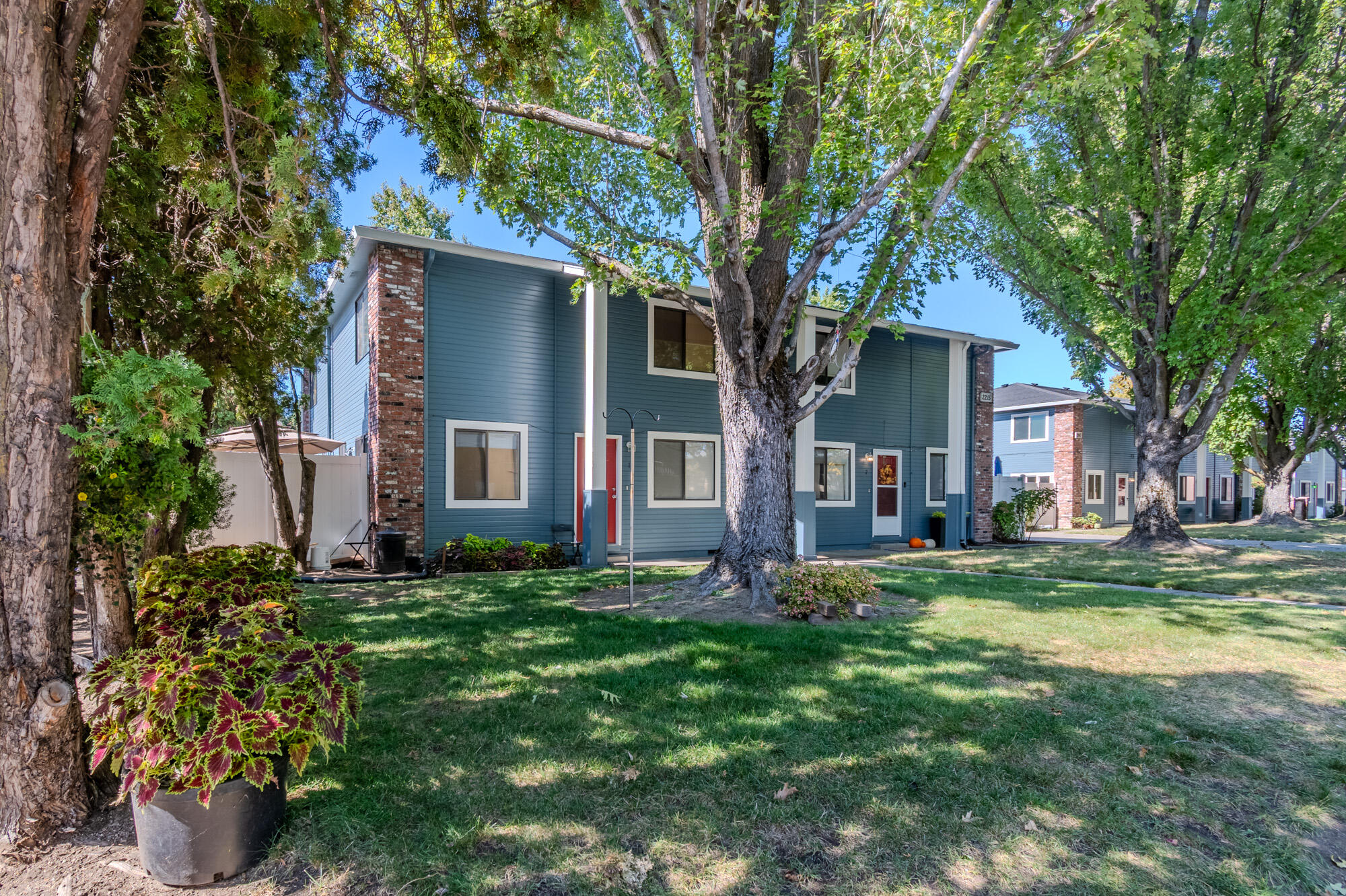 Colonial Park - Residential