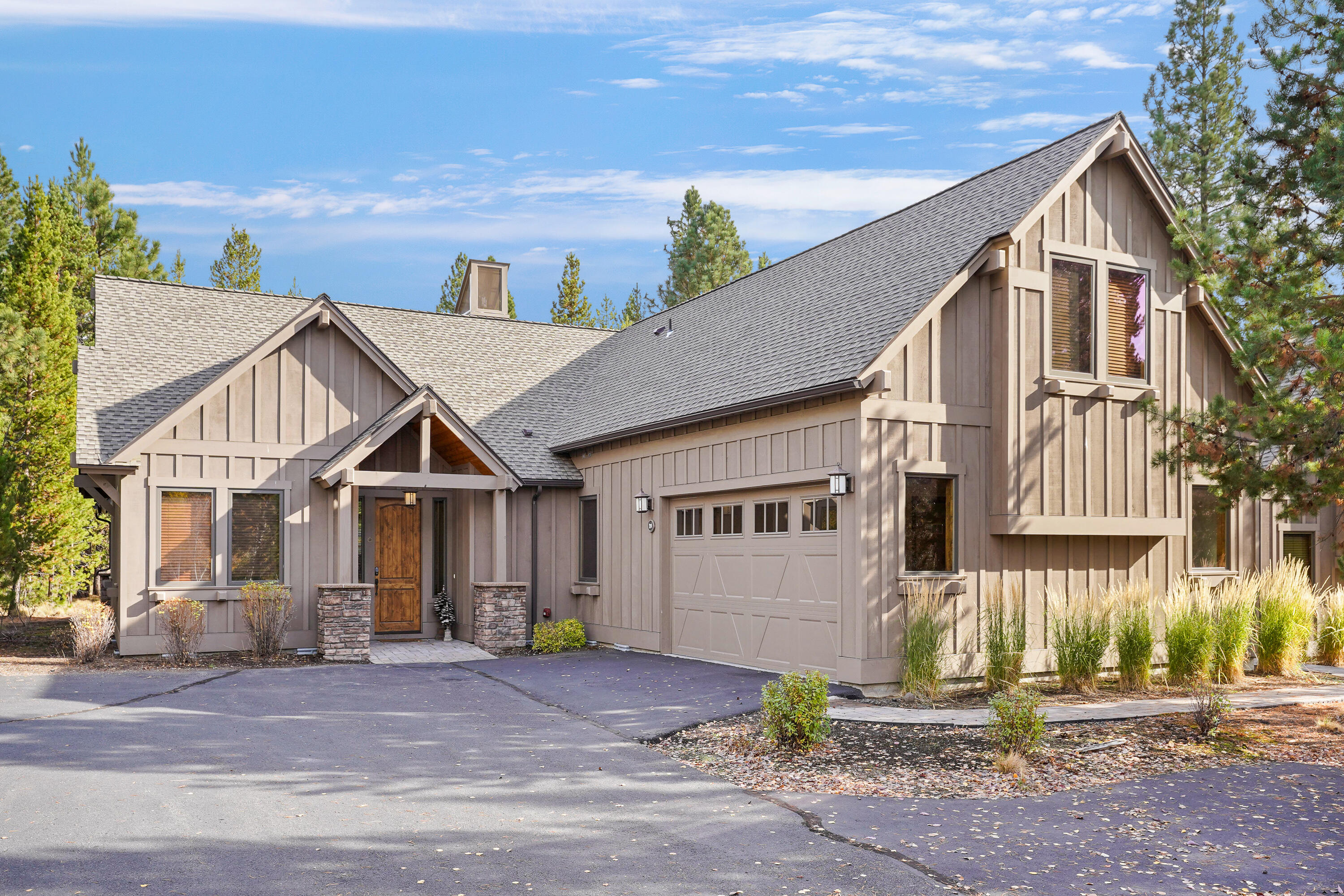 This beautiful four-bedroom cabin coveted Caldera Springs offers 3 en-suite bedrooms each with its own private entry, an open floor plan, vaulted ceilings, stacked stone fireplace, large windows allowing for an abundance of natural light, a spacious mud room, and an attached double car garage. The kitchen features a large island , a walk-in pantry, SS appliances, and a gorgeous copper hood. Upstairs you will find a generous bonus room along with a sleeping area that includes two sets of built-in bunk beds. The outdoor living area offers a covered eating area, fire pit and hot tub.