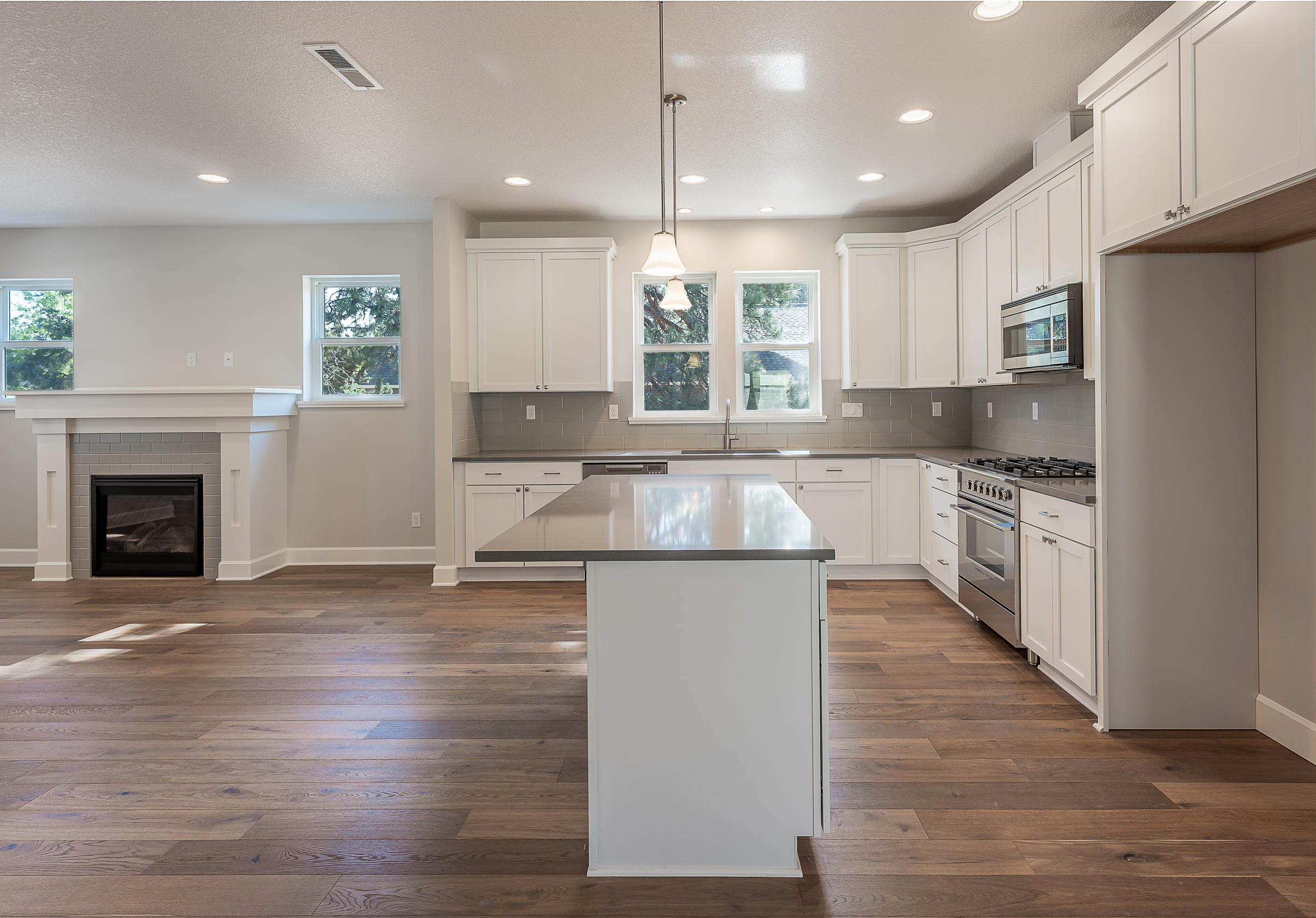SaddleStone - Residential
