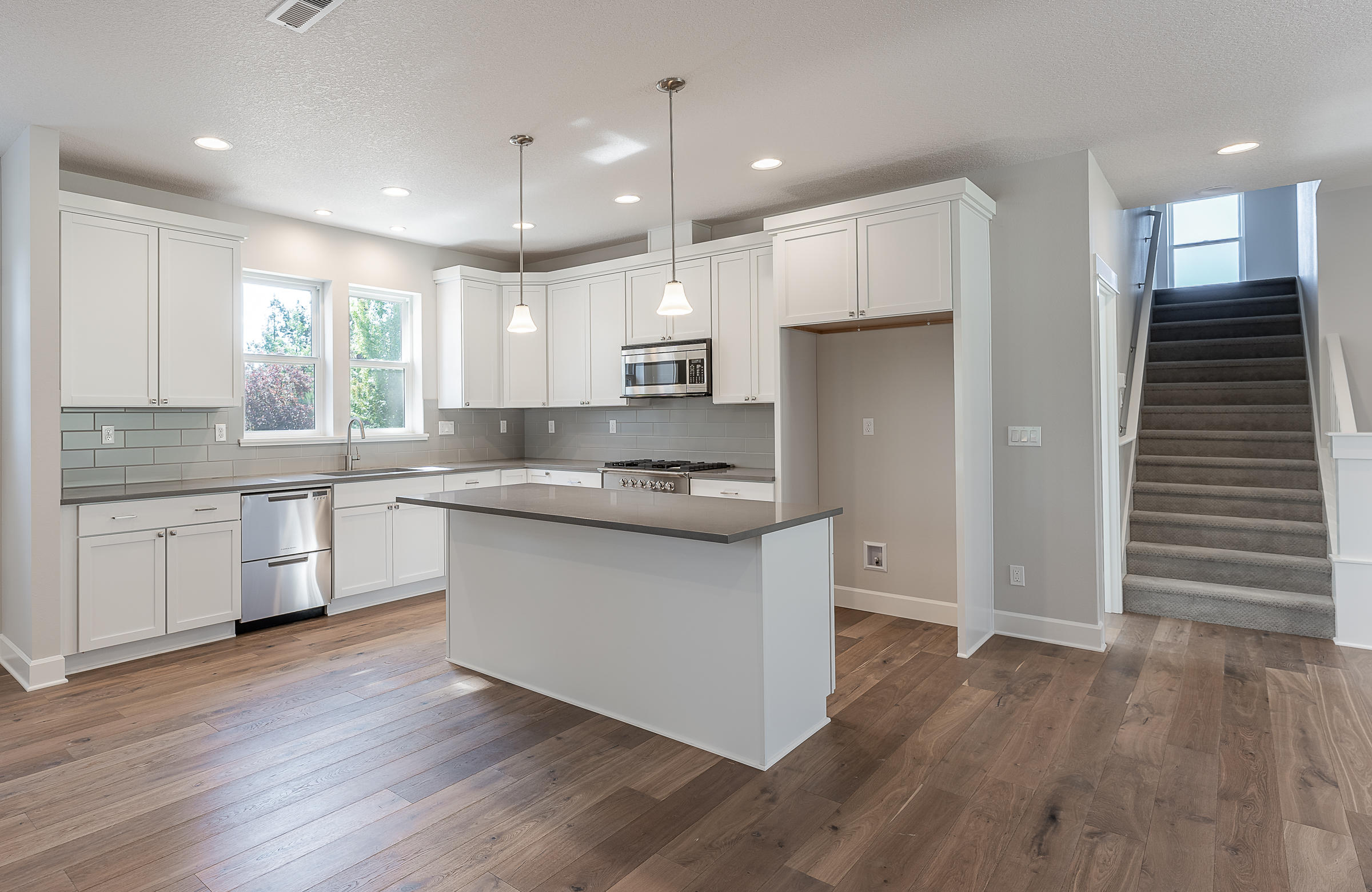 SaddleStone - Residential