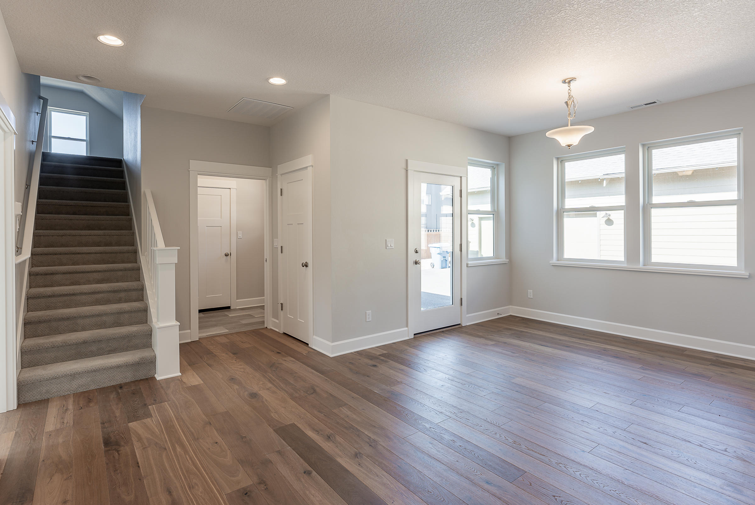 SaddleStone - Residential