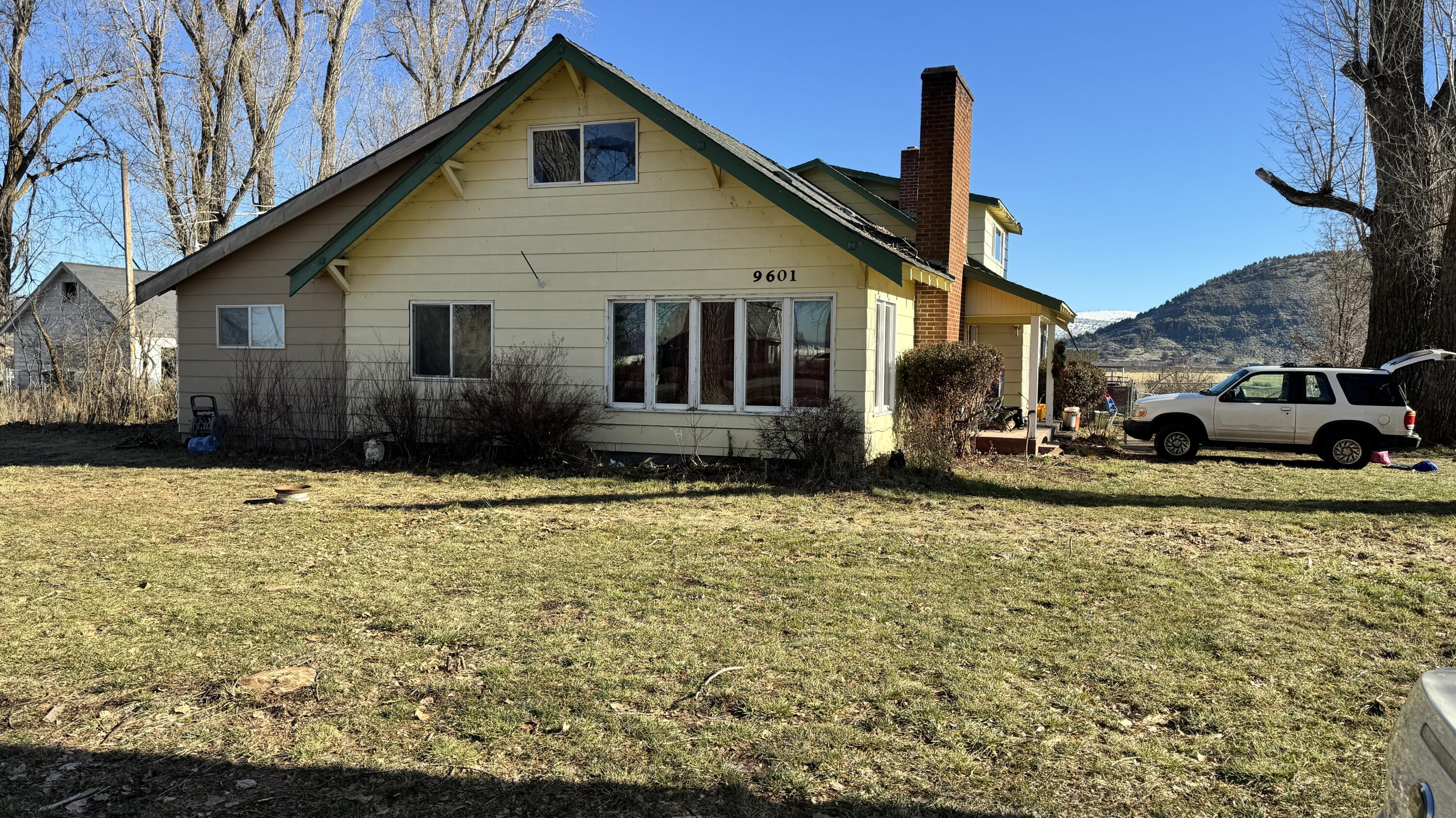 INVESTOR OPPORTUNITY RIGHT HERE!! Fixer Upper-Big 2 story home with 5 bedrooms and 3 bathrooms sitting on 3.5 acres. Easy access off Hwy 39 and just down from Henley Schools. Hardwood floors and built in fireplace. Many windows have been updated too. This property used to be used as a Bed & Breakfast during its day. Class A KID Irrigation. Sold AS-IS. Bring your animals. 2 car garage with overhead storage.