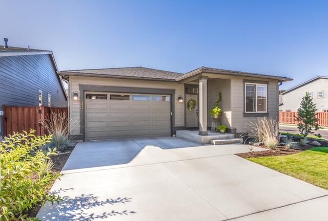 Better than new! Gorgeous Pahlisch single level house in Ochoco Pointe in Prineville! 3 beds 3 full baths, open concept with modern farmhouse finishes. Two
 bedrooms have ensuite bathrooms. White solid alder cabinets, quartz countertops, undermount sinks, Upgraded SS appliances. Other upgrades: Gas
convection/range, AC, custom blinds, fan and full wrap mirror in primary bathroom, Professionally designed landscaped backyard w/sprinklers, drip system &
paver patio, exterior solar shades. Stone surround fireplace with blower for efficiency. Light and bright with enjoyable outdoor patio and paver living space.
Neighborhood HOA cares for front landscaping maintenance, pool, park, and walking paths. Attached garage, on corner lot, move in ready!