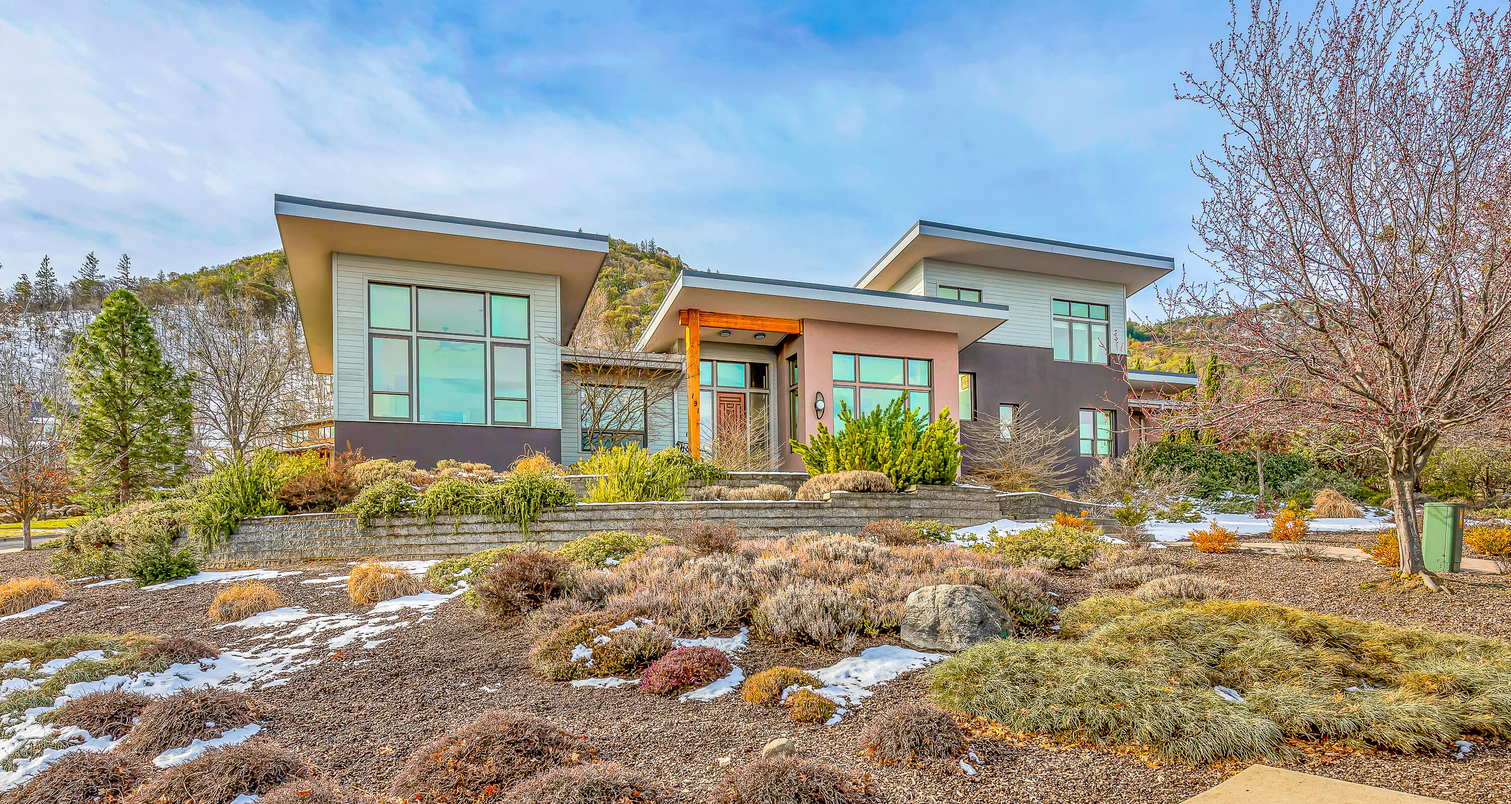 Priced to sell!!! Designed by Carlos Delgado & built by Gary Dorris in 2008, this LEED Platinum Certified (highest qualification level of energy efficiency available) home is located within one of the most desirable neighborhoods Ashland has to offer! Fabulous views of the mountains from nearly every room, this home features 3 spacious bdrms, 2.5 bathrms, 4717 sqft, landscaped 0.39 ac, chef's kitchen (generous pantry space, granite counters, large island), high-end appliances, versatile floor plan, Italian marble & hardwood flooring throughout, & more! Master bedrm (main level) features vaulted ceilings, massive dual walk-in closets, fabulous views, & enhanced privacy. Master bathrm includes one-of-a-kind amenities such as an air-circulating tub, corian sinks, spacious ceramic tile shower, pressurized low profile toilet, & more! Customized to provide tons of natural light throughout the house. Most convenient home where everything fits and flows!