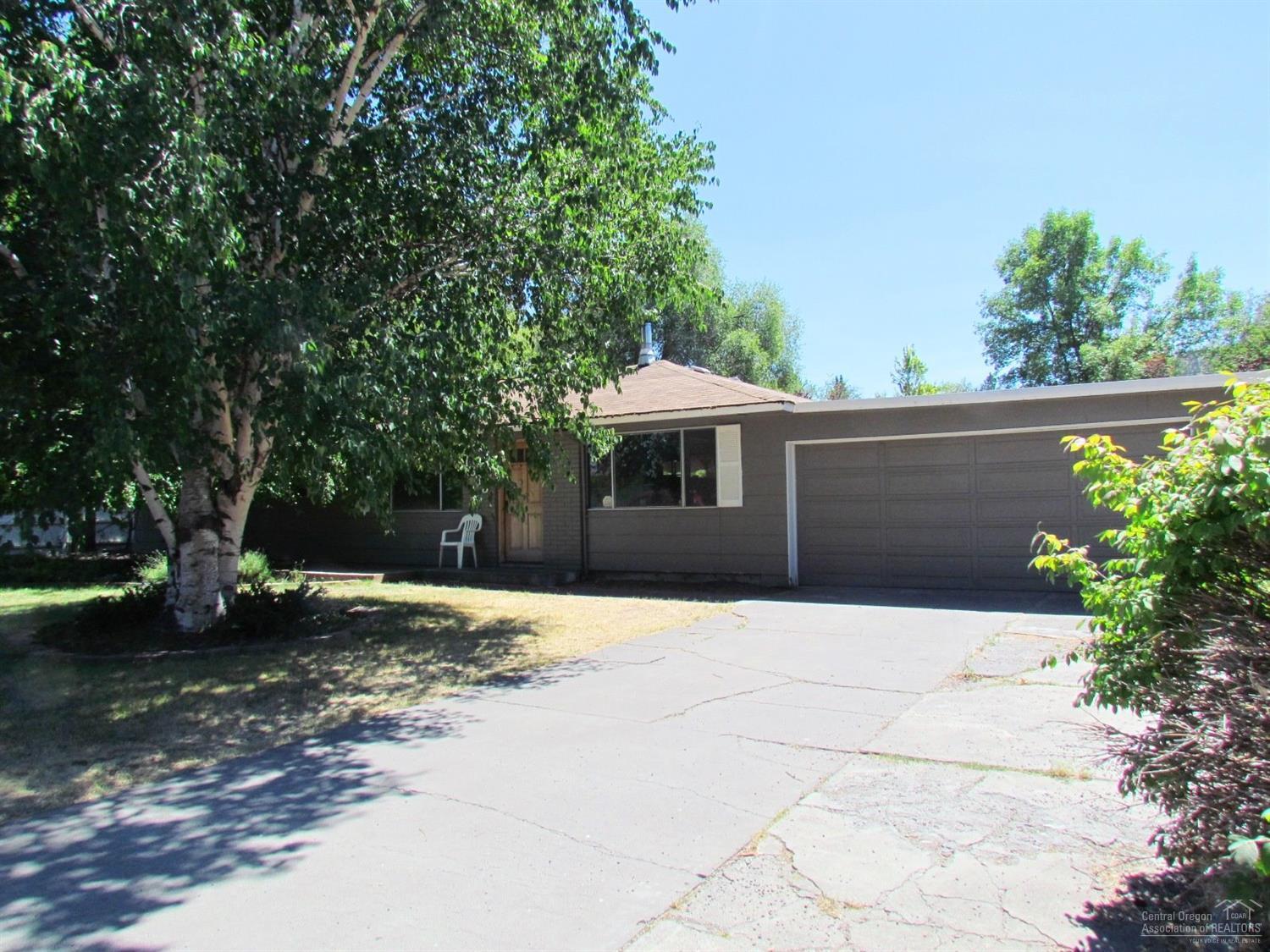 A great location on a huge city lot across from Dutch Stover Park. The interior features hardwood and tile flooring, kitchen pantry, built-in hutch, a warm sun room, laundry room, double car garage, back deck, storage shed and a large fenced back yard.