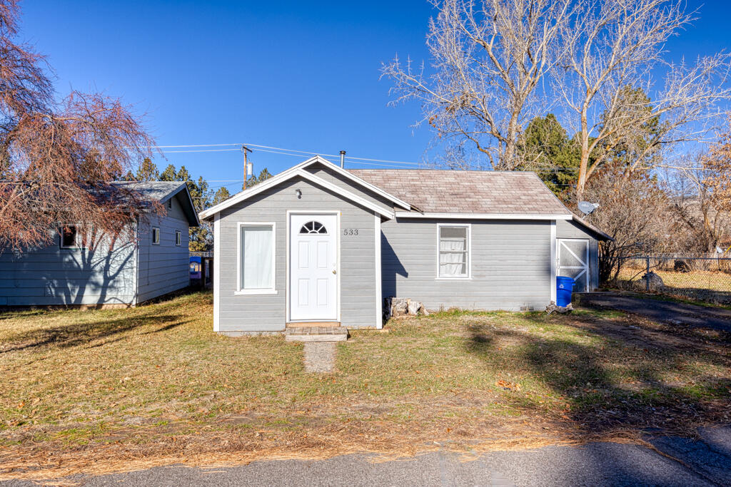 This 1 bed, 1 bath home is ready for your personal touches! This home is close to Pelican Elementary, Harbor Links Golf Course, Sky Lakes, OIT, and more. There is also a bus stop nearby for easy access to public transportation. Being sold as is with a credit for roof replacement at closing.