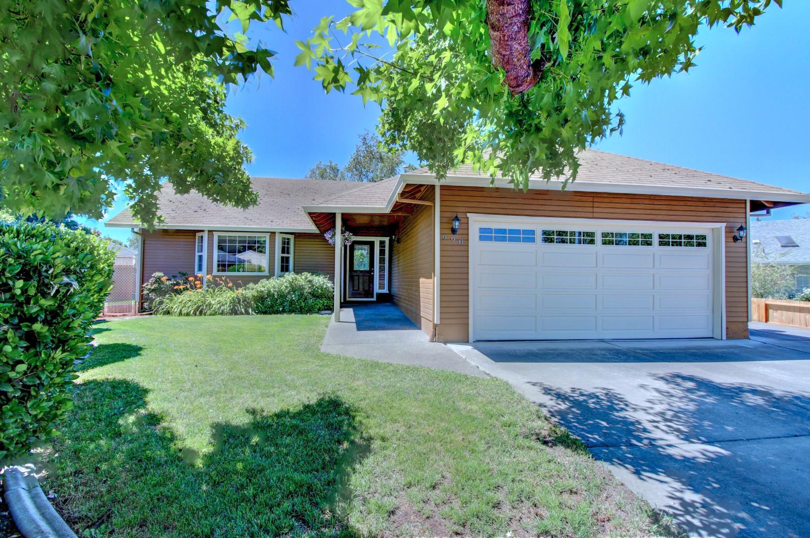 Wonderfully Updated Central Point Single Level. Charming front landscaping leads to a covered entry porch and open great room floor plan with high vaulted ceilings, sunny window seat, lots of laminate flooring, and a well-appointed kitchen with spacious work island, updated appliances, super work spaces and easy access to the pretty back yard. Three bedrooms, two baths, lots of ceiling fans, roomy owner's suite with nice light and large walk-in closet.  Large, comfortable covered patio and hot tub, freshly painted exterior, new perimeter fencing, tidy landscaping, plenty of room for toys in a large side yard, and a quiet cul-de-sac location.  This is a really great home for the price--you'll love it.