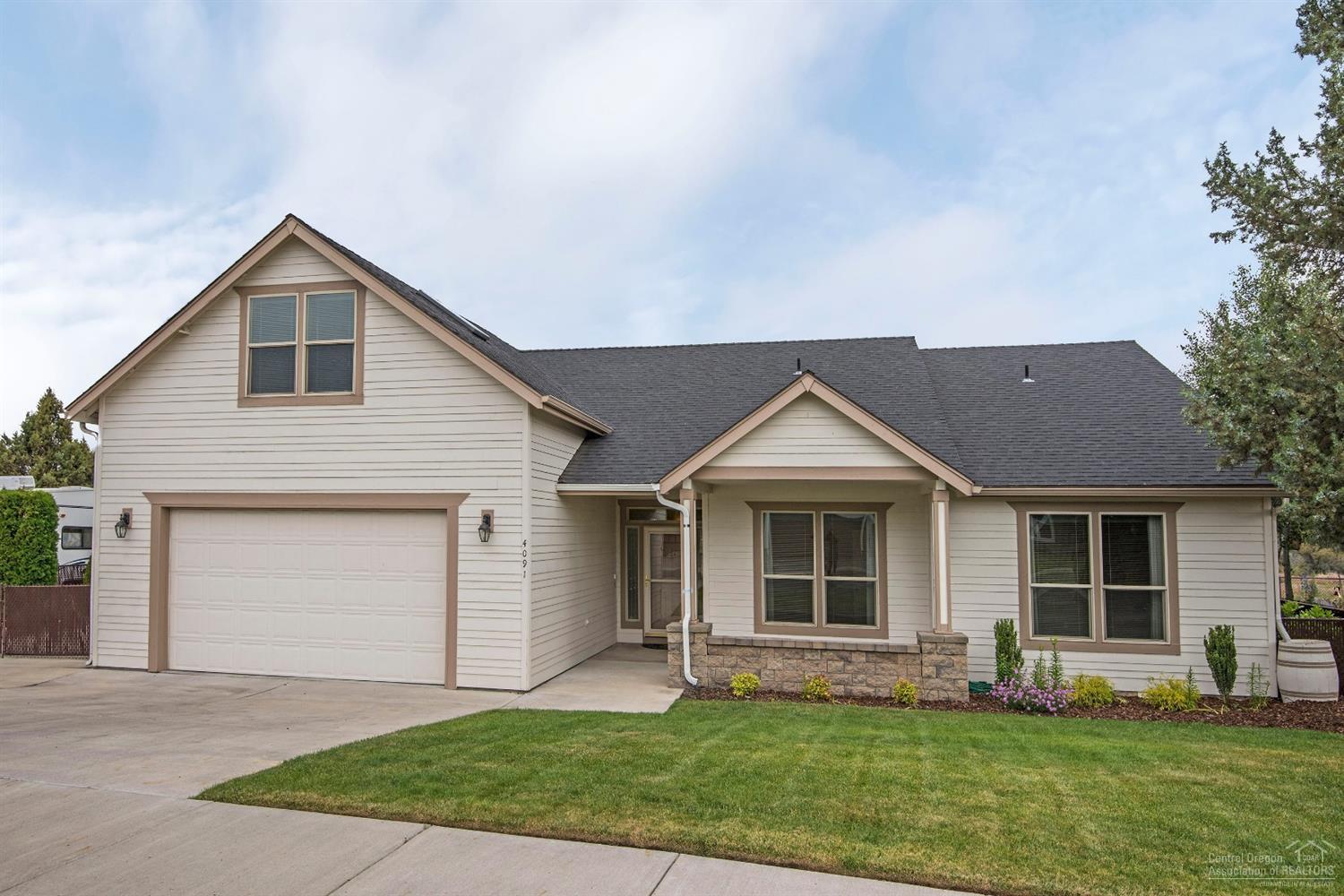 Beautiful home at The Greens at Redmond. Single level living with bonus over garage- has full bath, Open floor plan, granite solid counter tops, fireplace, RV parking, and golf cart garage. Low maintenance yard and seasonal canal frontage.