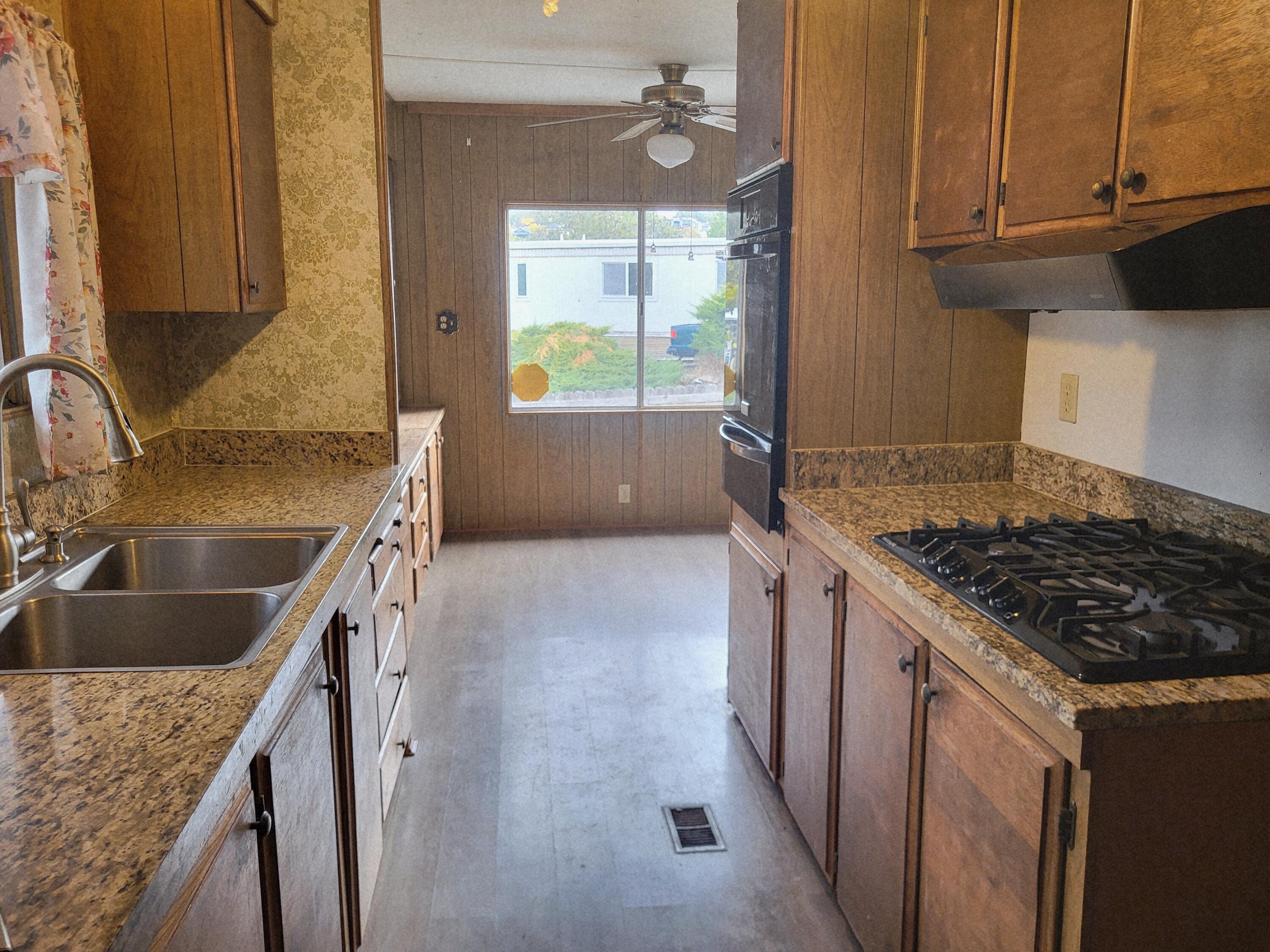 Big dbl-wd, 2bd. 1.5ba, shop, shed, yard, extra exterior storage/work space with deck. 
Newer heatpump and newer gas cooktop in kitchen.  Convenient location off Crater Lake Hwy, Eagle Pt. 421 Stevens Rd. #14, Oakhill Park.