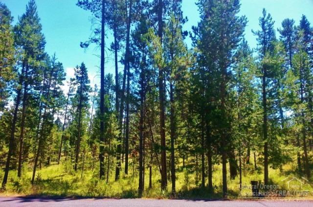 Private .86 acre lot in OWW2. Build your retirement or vacation home on one of few lots remaining in this desirable HOA community close to Sunriver, Deschutes River, short drive to Cascade lakes & Mt. Bachelor, bring your toys & play in Central Oregon's recreation paradise. Private community boat ramp, dock & park with deeded access for OWW2 owners only. HOA includes road maintenance & snow plowing.